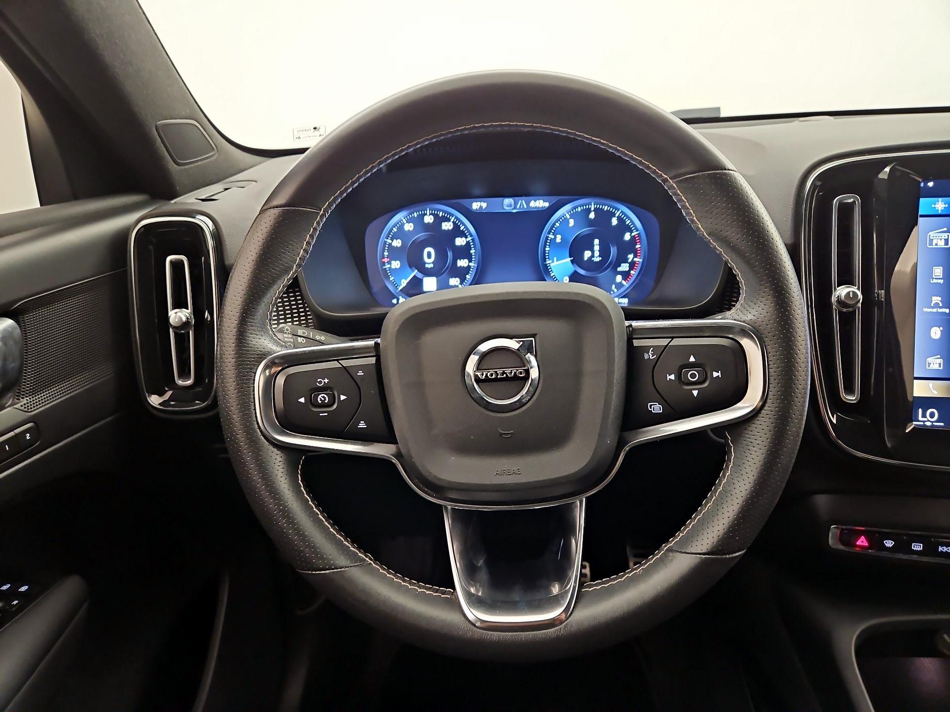 Thumbnail: 2021 Volvo XC40 - 10