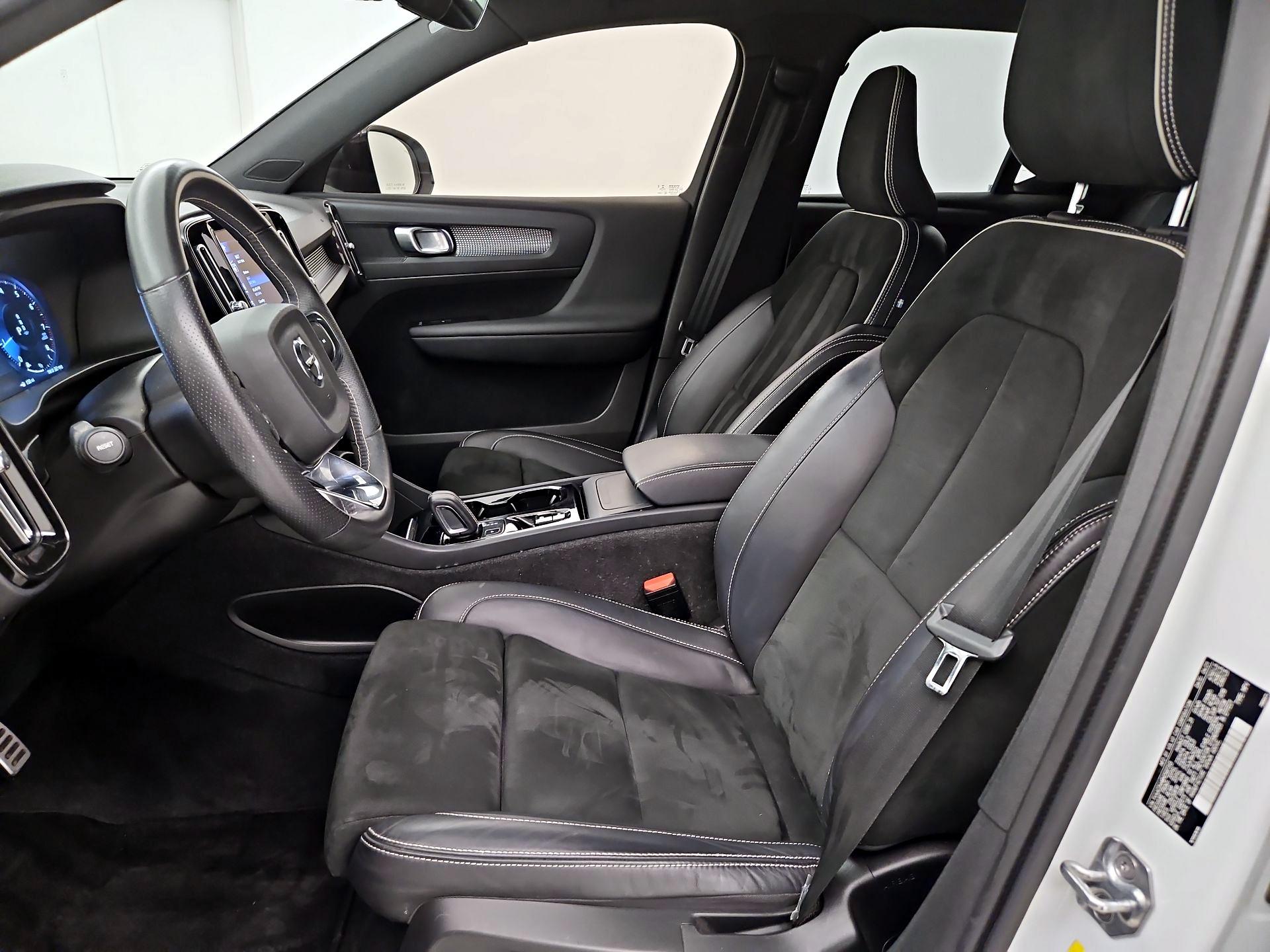 Thumbnail: 2021 Volvo XC40 - 11