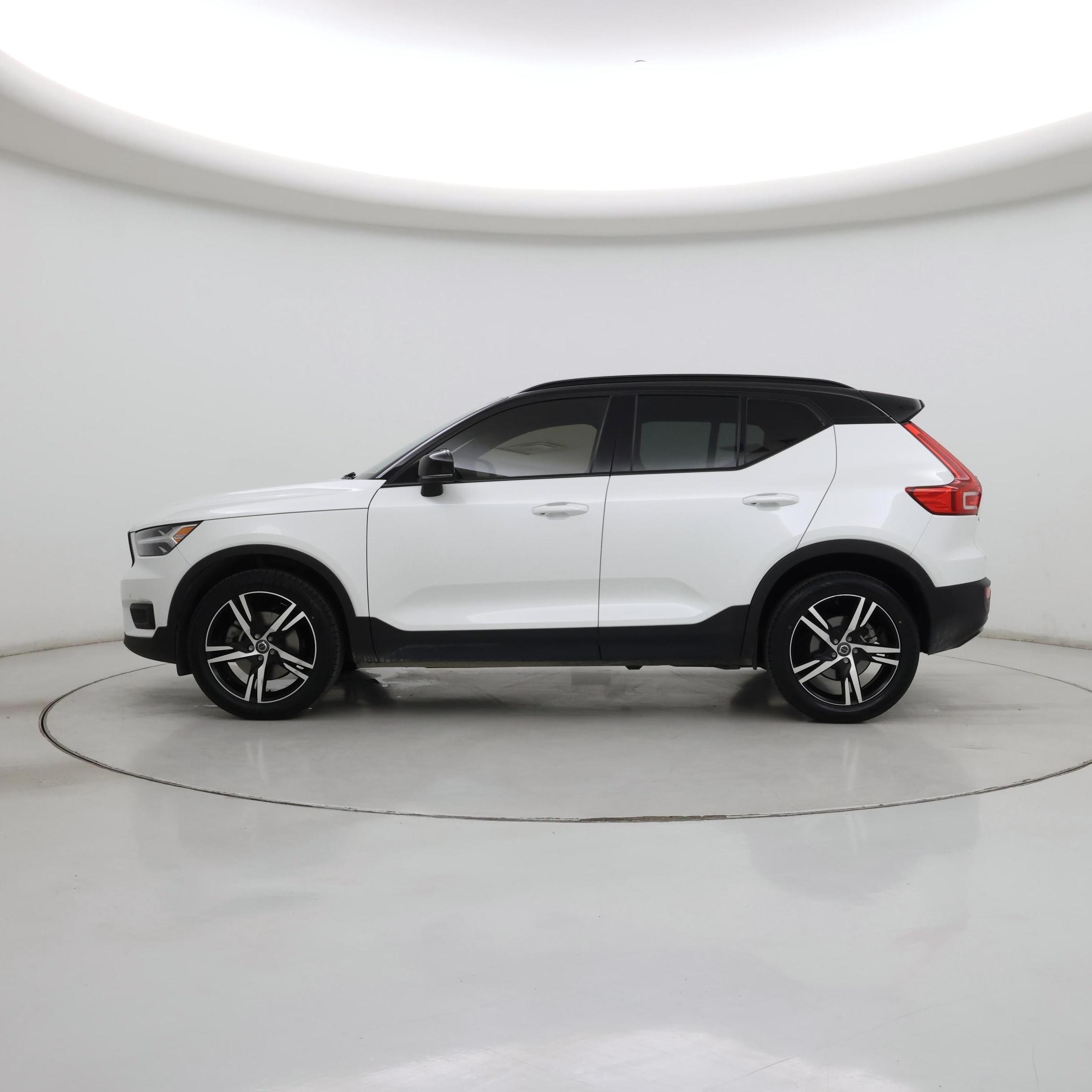 Thumbnail: 2021 Volvo XC40 - 3