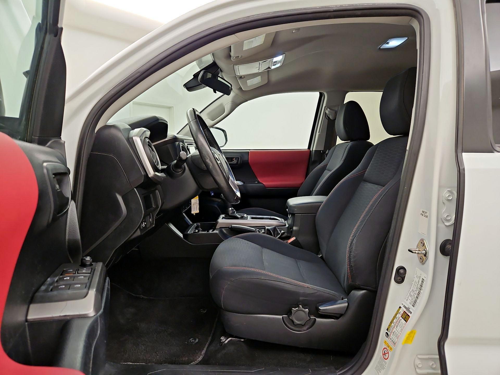 Thumbnail: 2019 Toyota Tacoma - 11