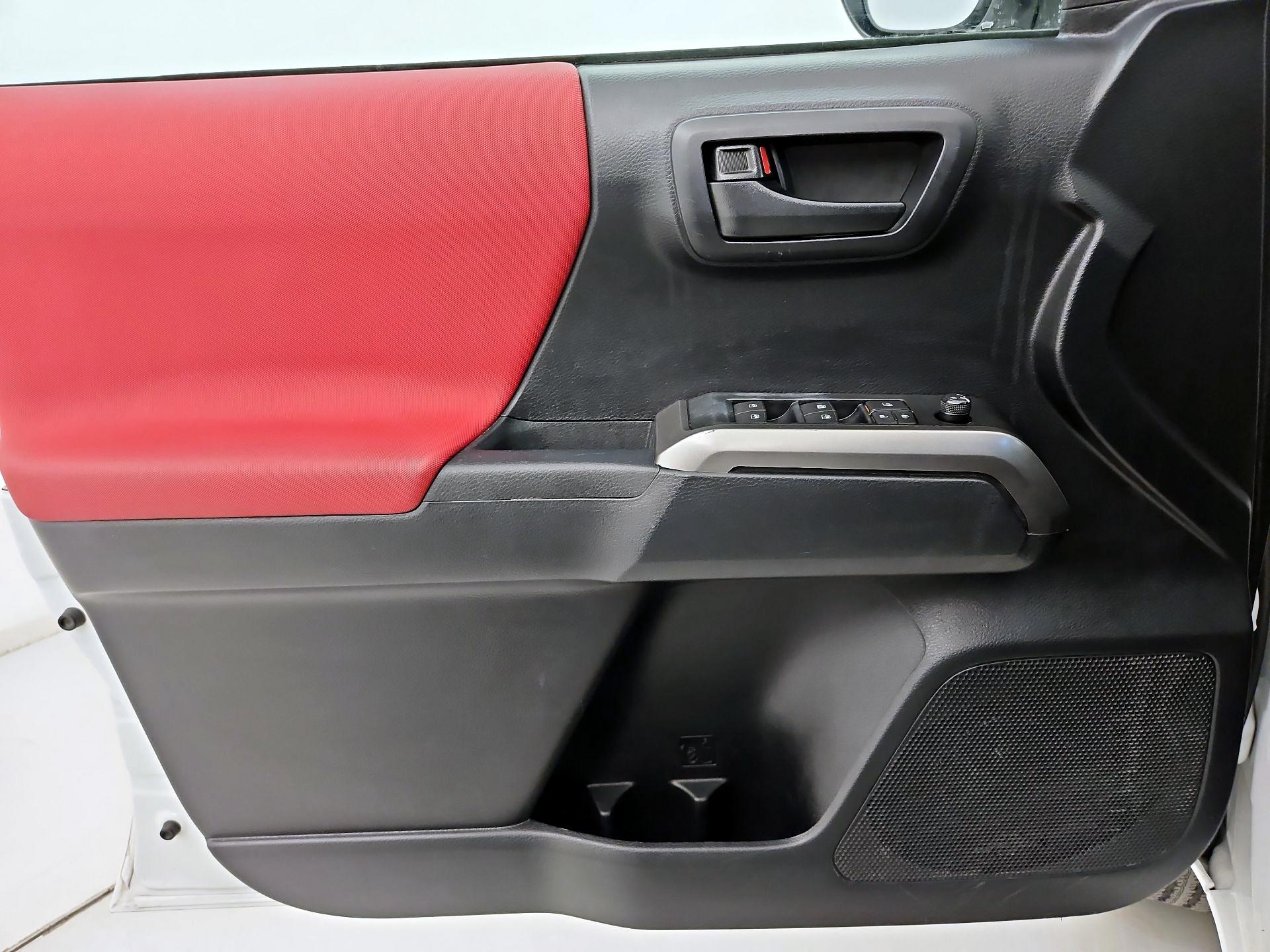 Thumbnail: 2019 Toyota Tacoma - 12