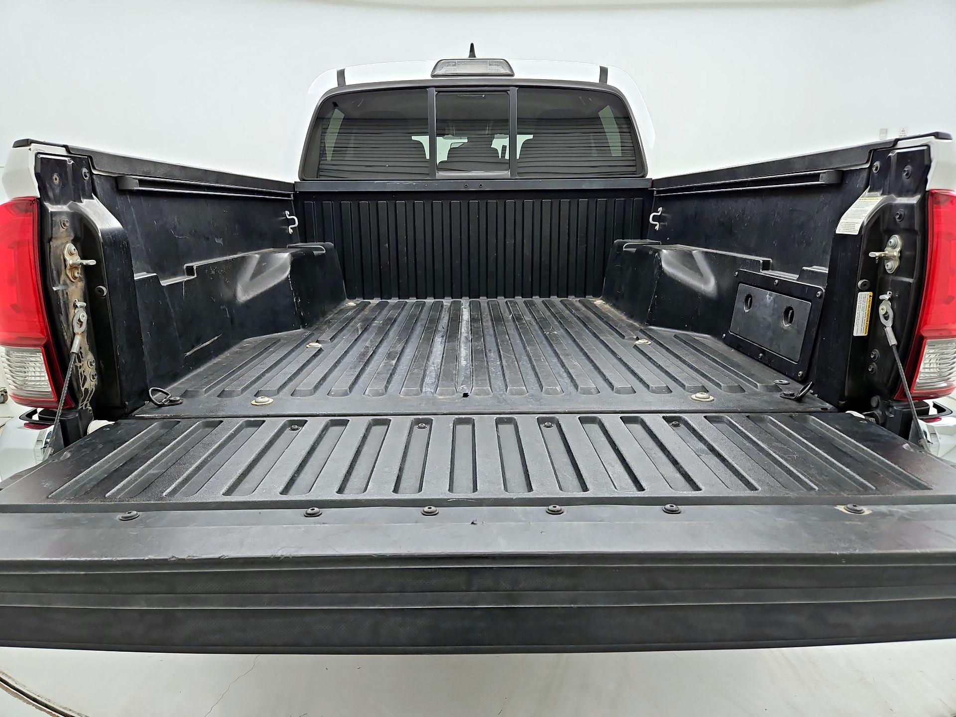 Thumbnail: 2019 Toyota Tacoma - 20