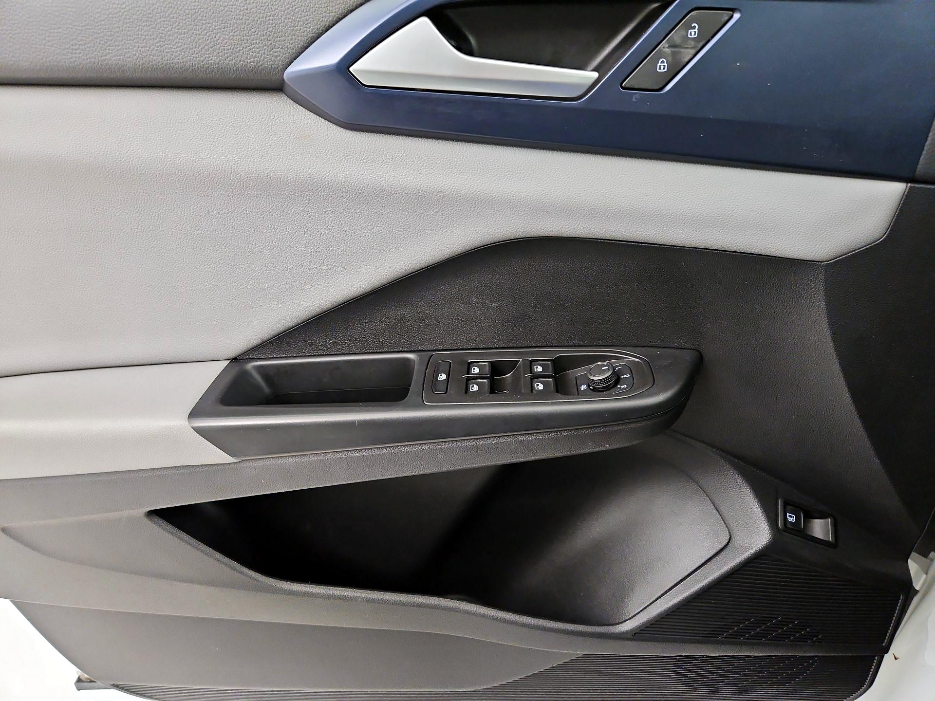 Thumbnail: 2022 Volkswagen Taos - 12