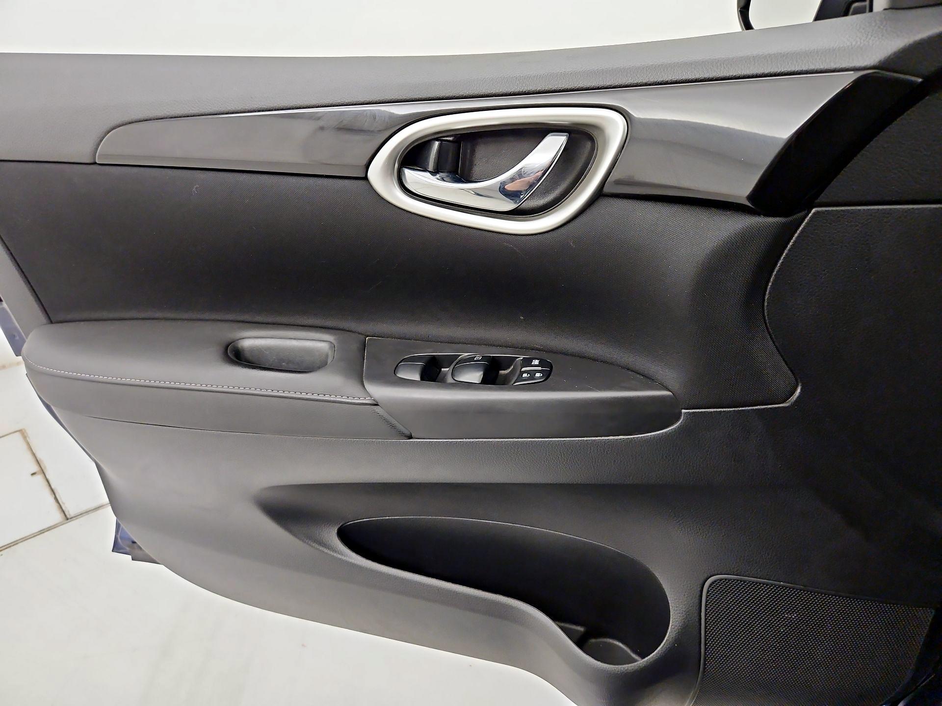 Thumbnail: 2019 Nissan Sentra - 12