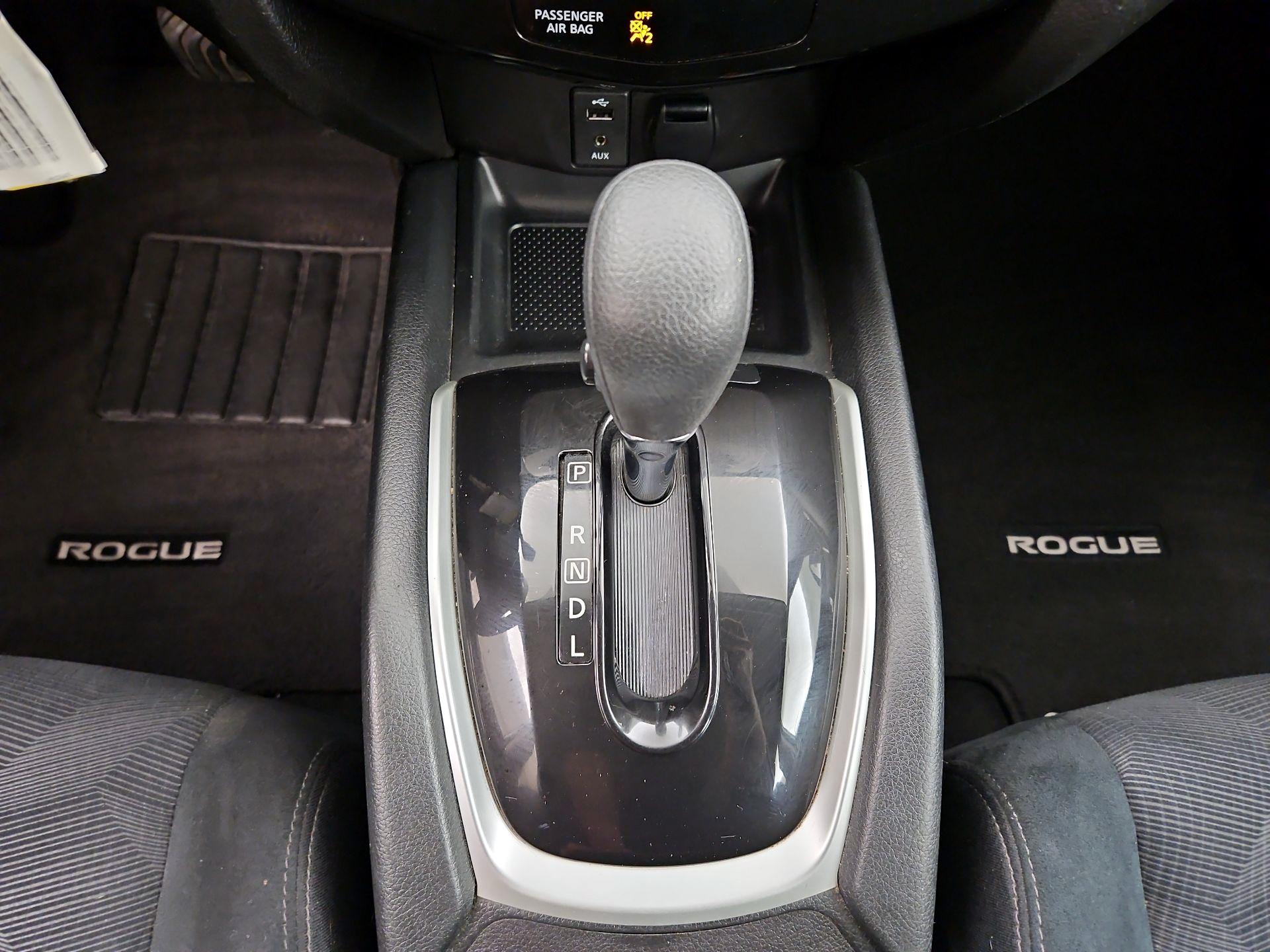 Thumbnail: 2016 Nissan Rogue - 17