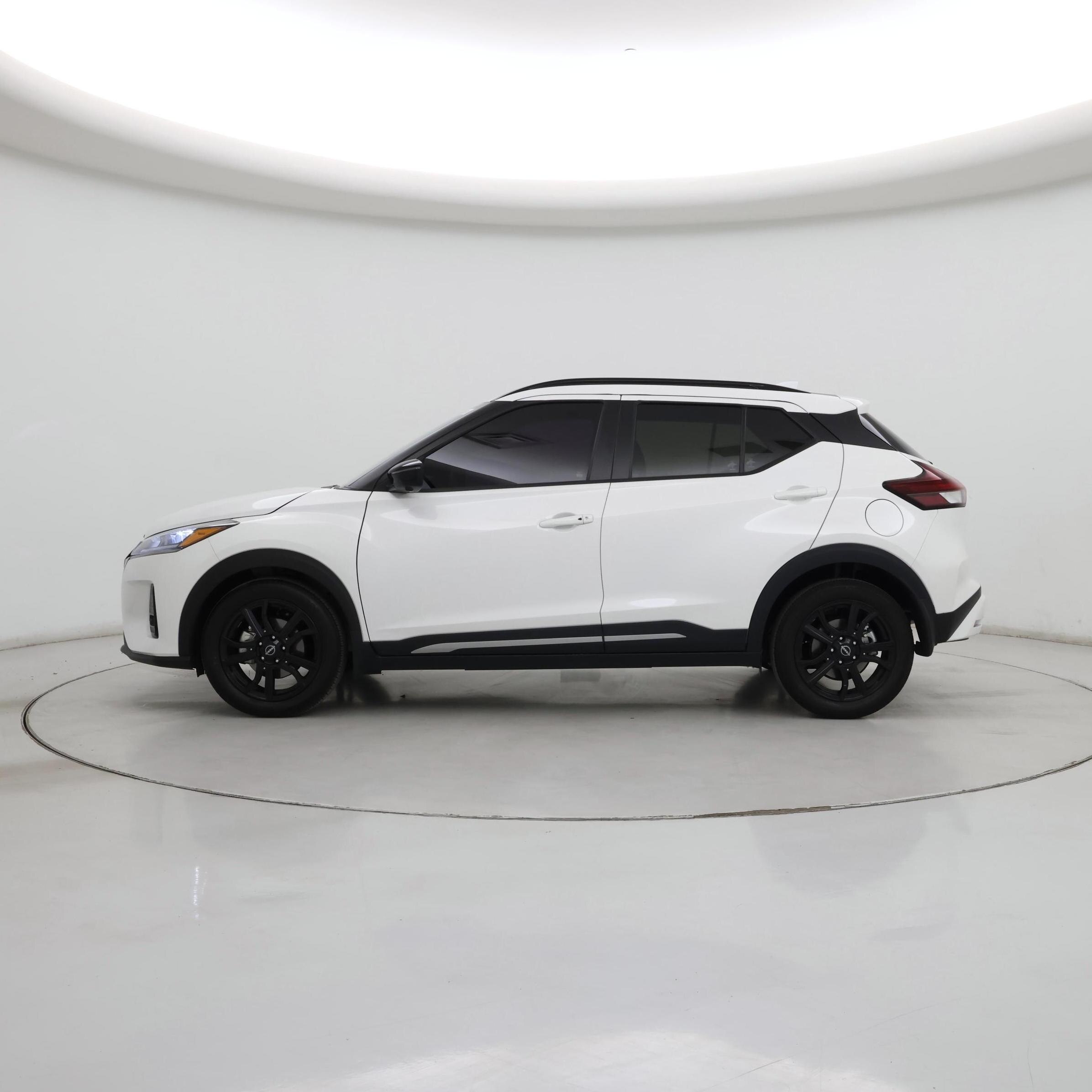Thumbnail: 2023 Nissan Kicks - 3