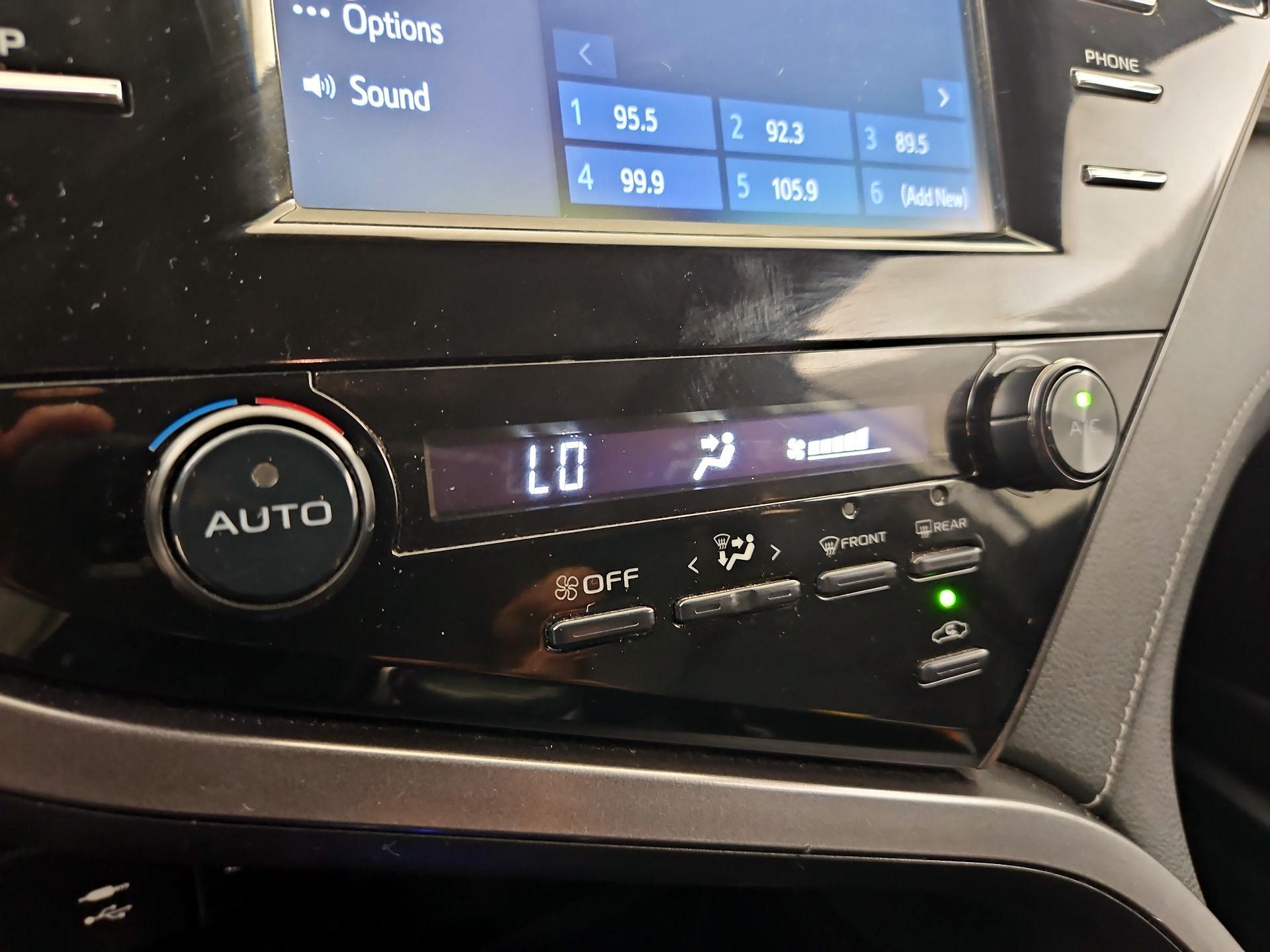 Thumbnail: 2019 Toyota Camry - 16