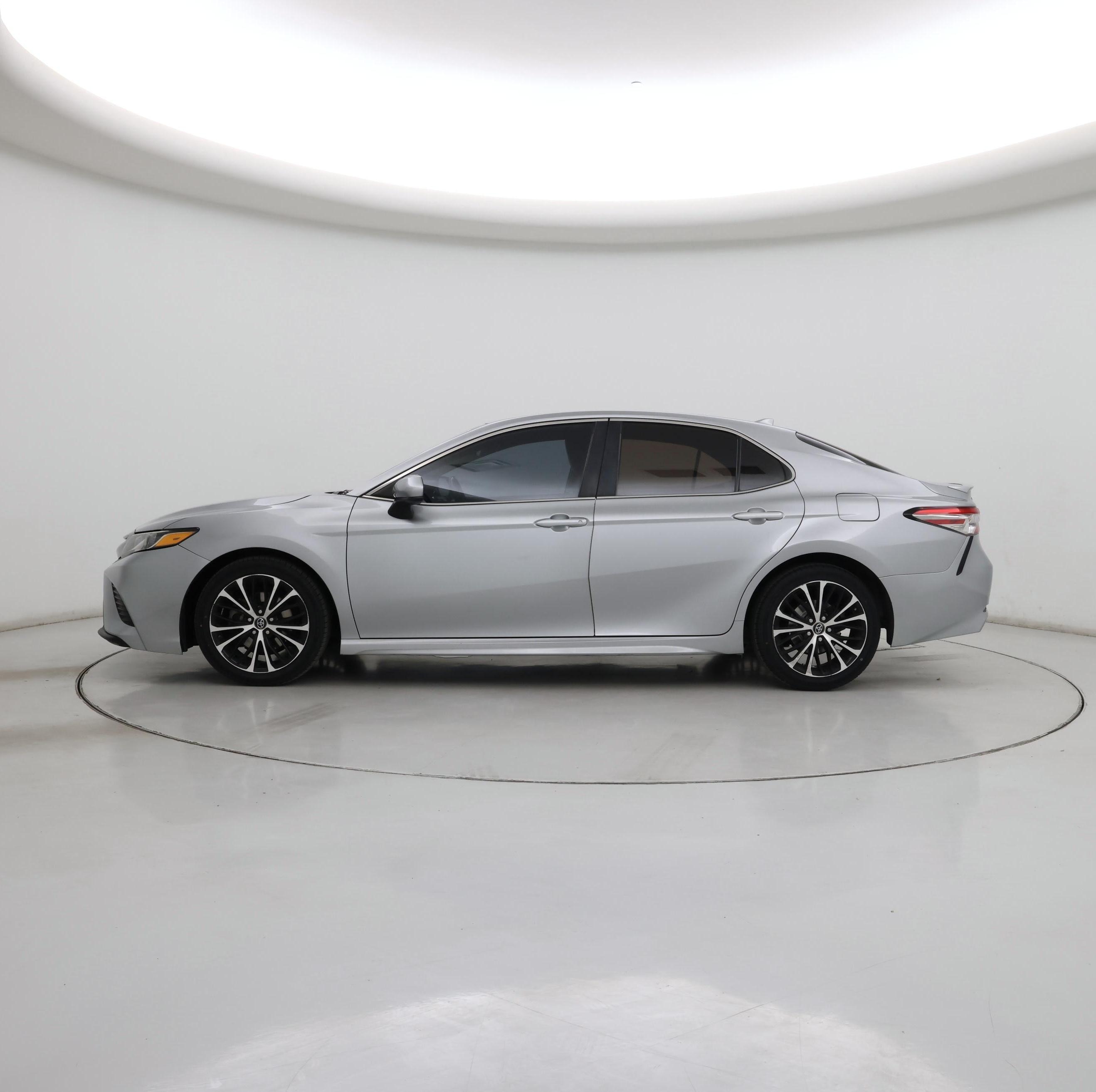 Thumbnail: 2019 Toyota Camry - 3