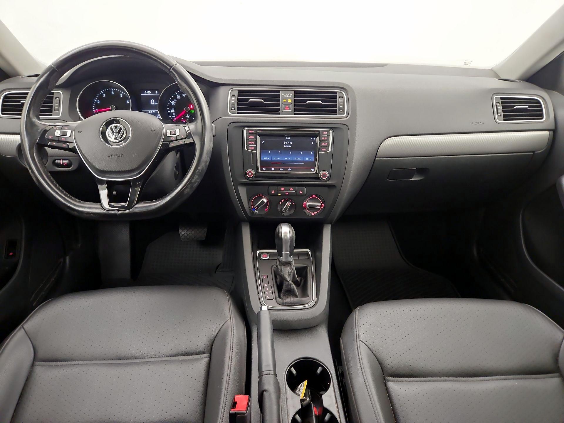 Thumbnail: 2017 Volkswagen Jetta - 9