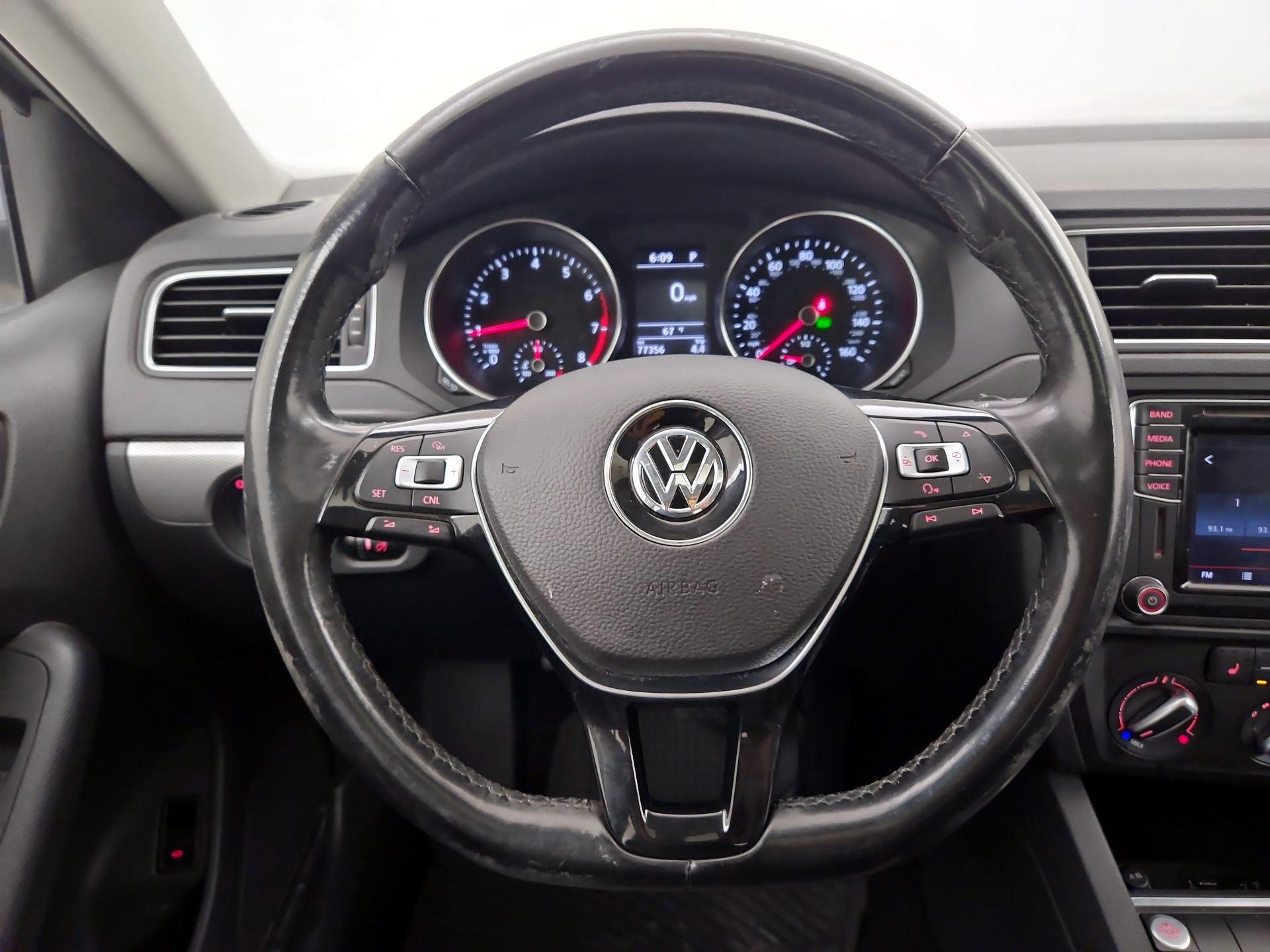 Thumbnail: 2017 Volkswagen Jetta - 10
