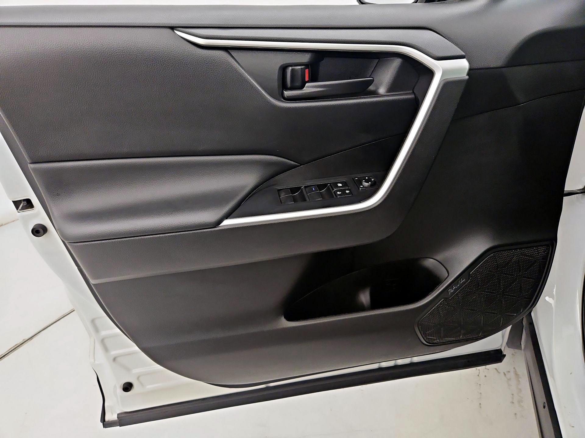 Thumbnail: 2022 Toyota RAV4 - 12