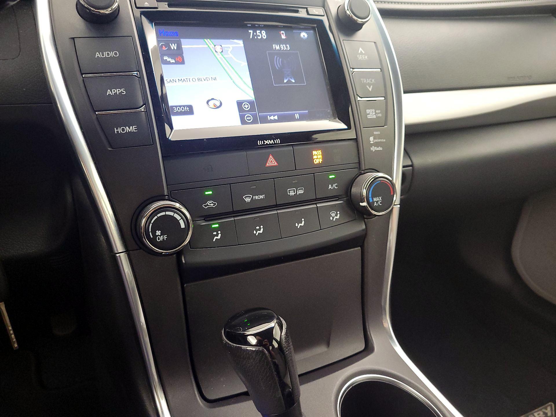 Thumbnail: 2016 Toyota Camry - 17