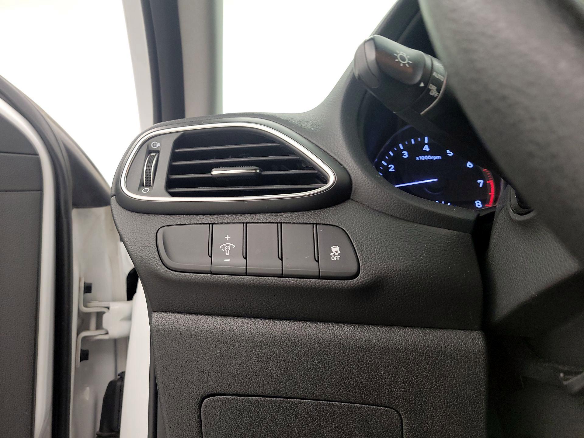 Thumbnail: 2018 Hyundai Elantra - 13