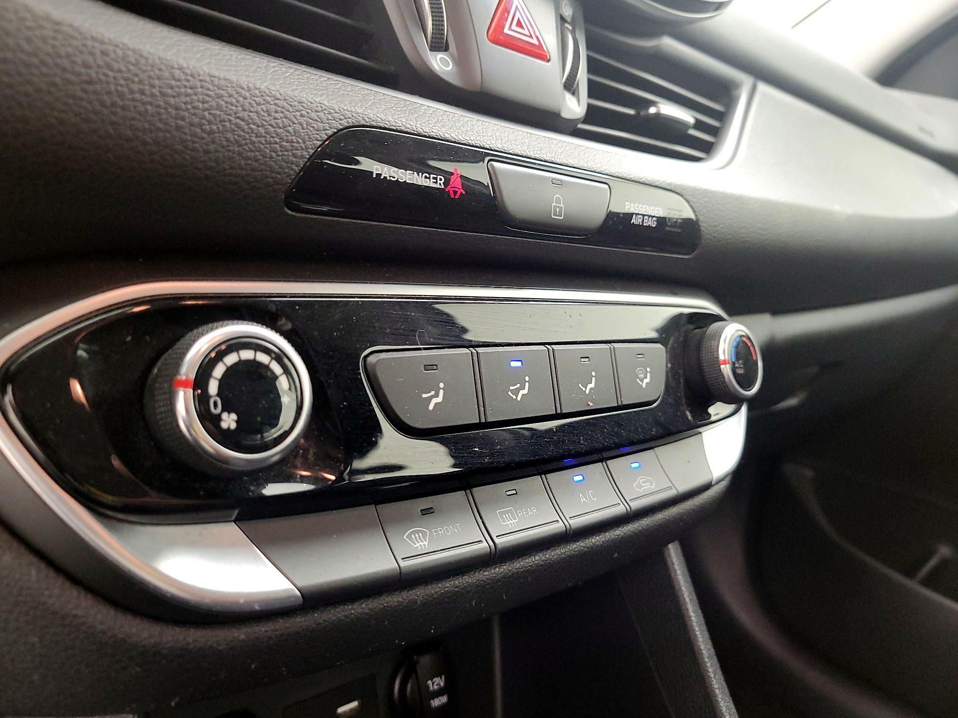 Thumbnail: 2018 Hyundai Elantra - 16