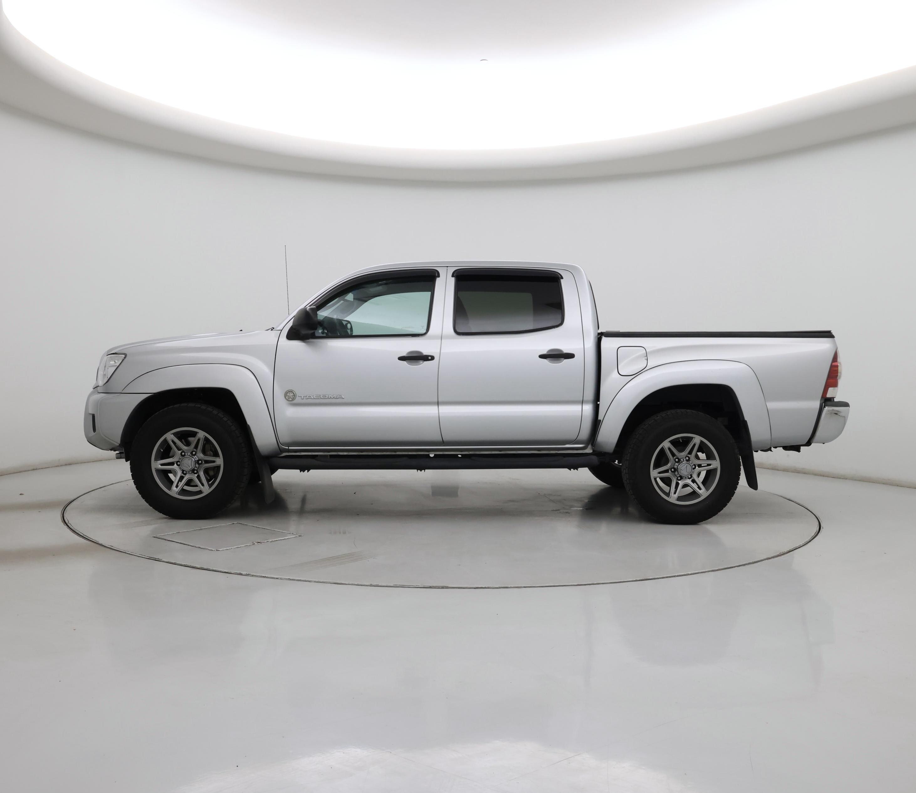 Thumbnail: 2013 Toyota Tacoma - 3