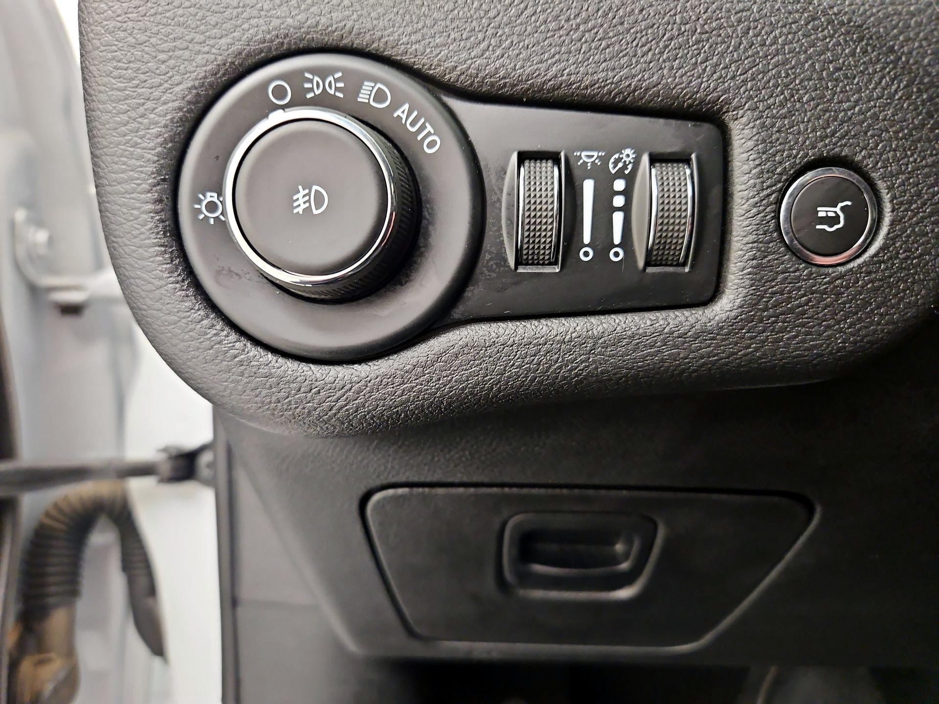 Thumbnail: 2022 Jeep Cherokee - 13
