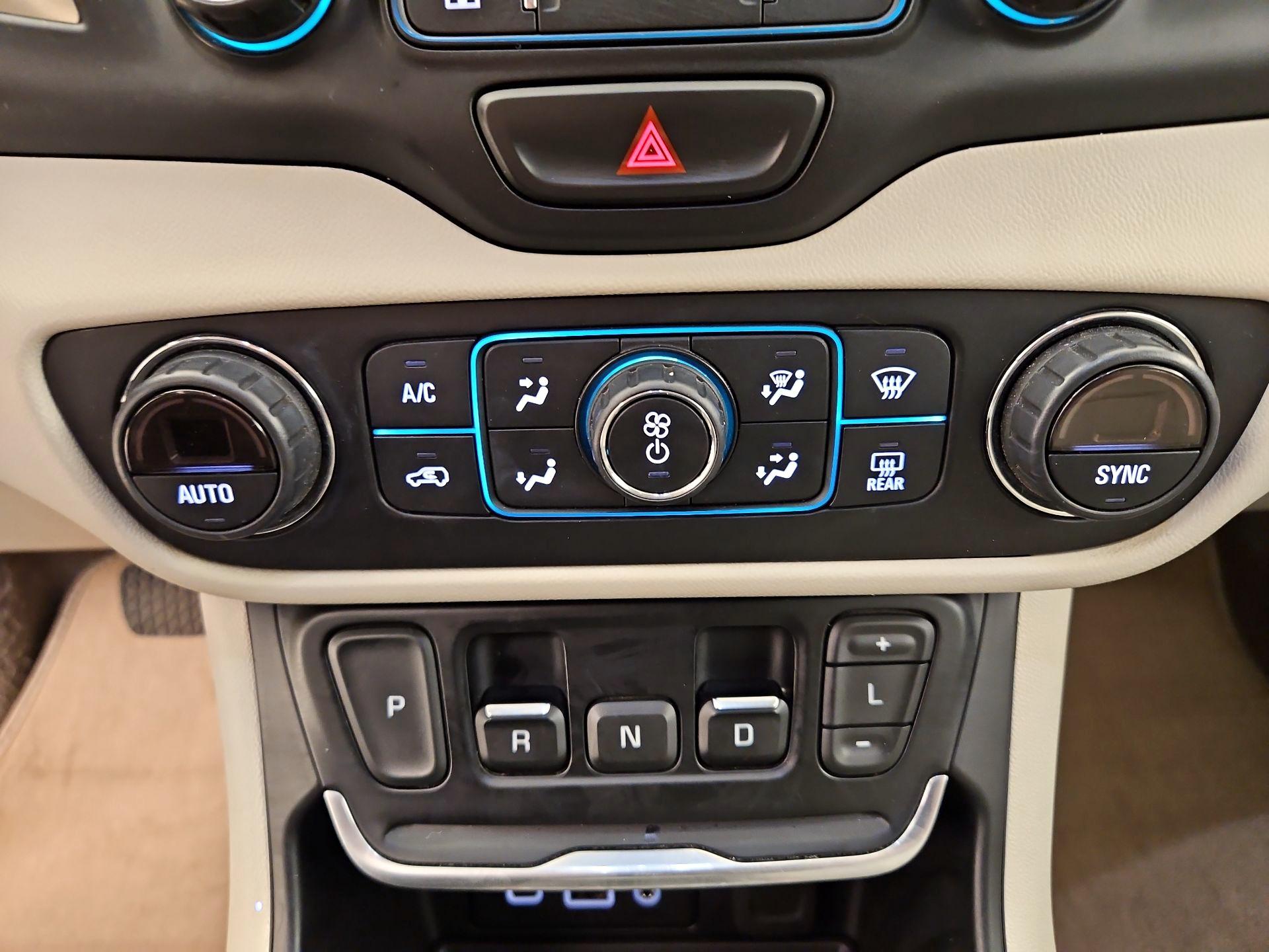 Thumbnail: 2020 GMC Terrain - 16