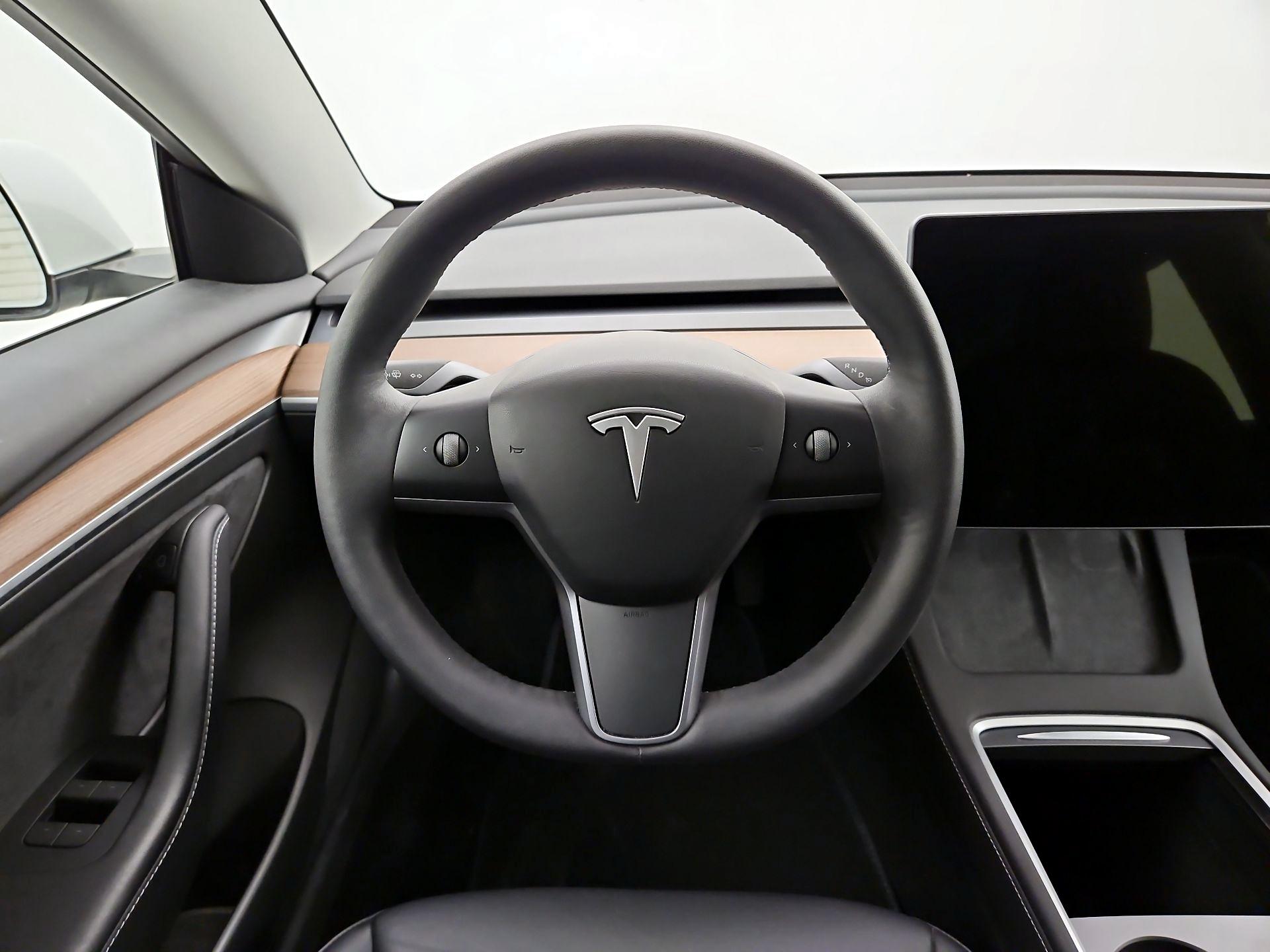 Thumbnail: 2023 Tesla Model 3 - 10