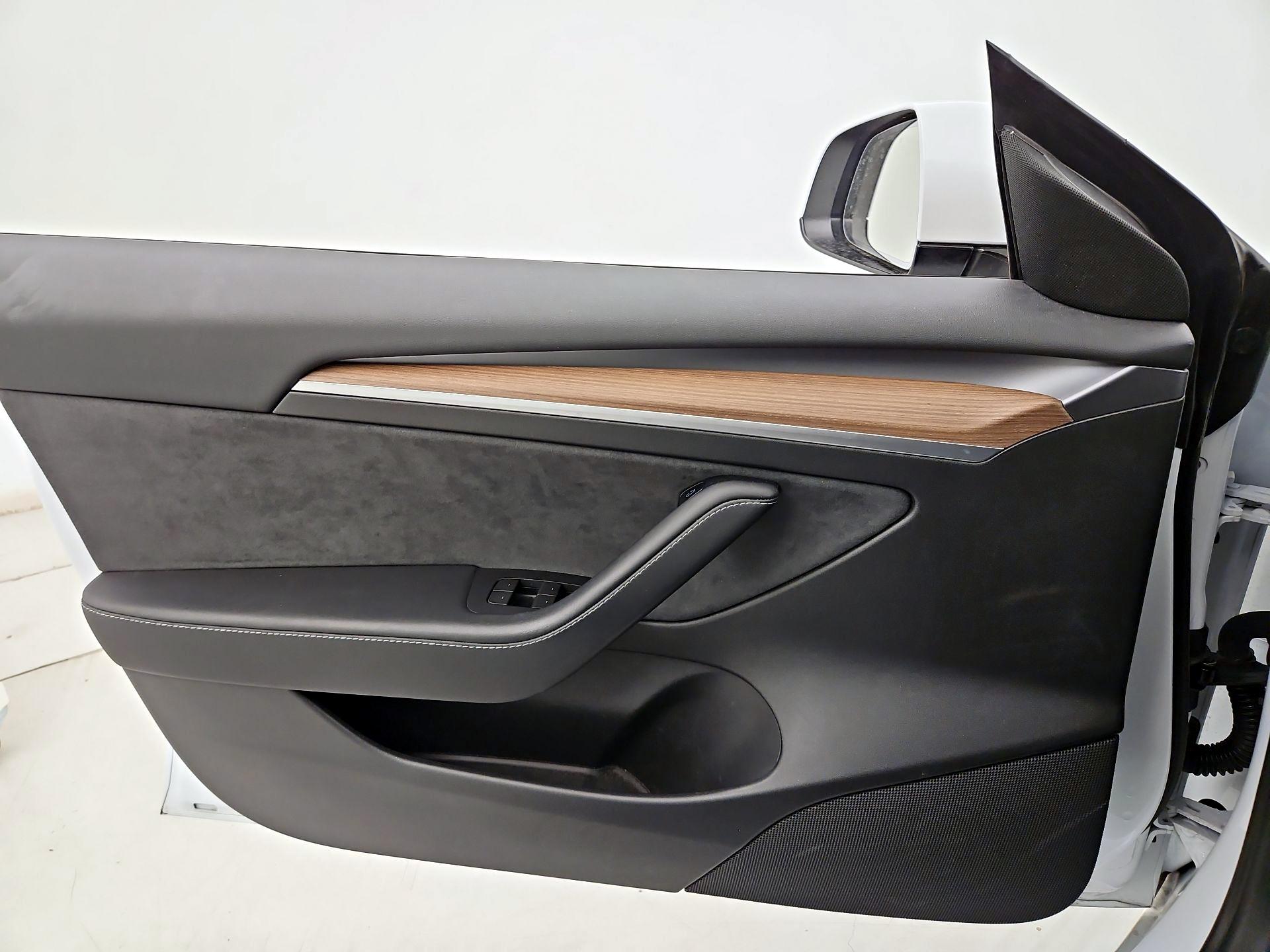 Thumbnail: 2023 Tesla Model 3 - 12