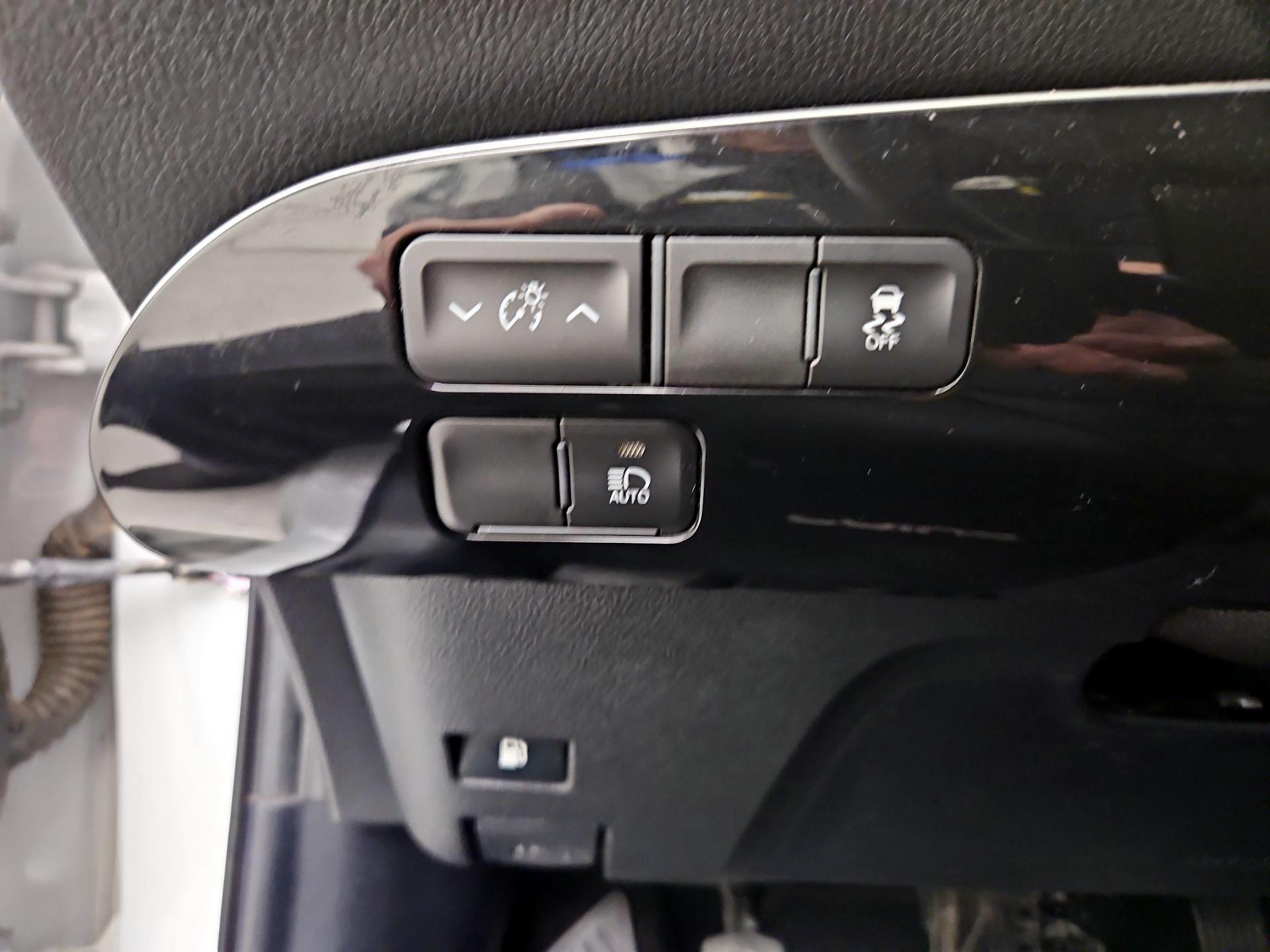 Thumbnail: 2021 Toyota Prius - 13