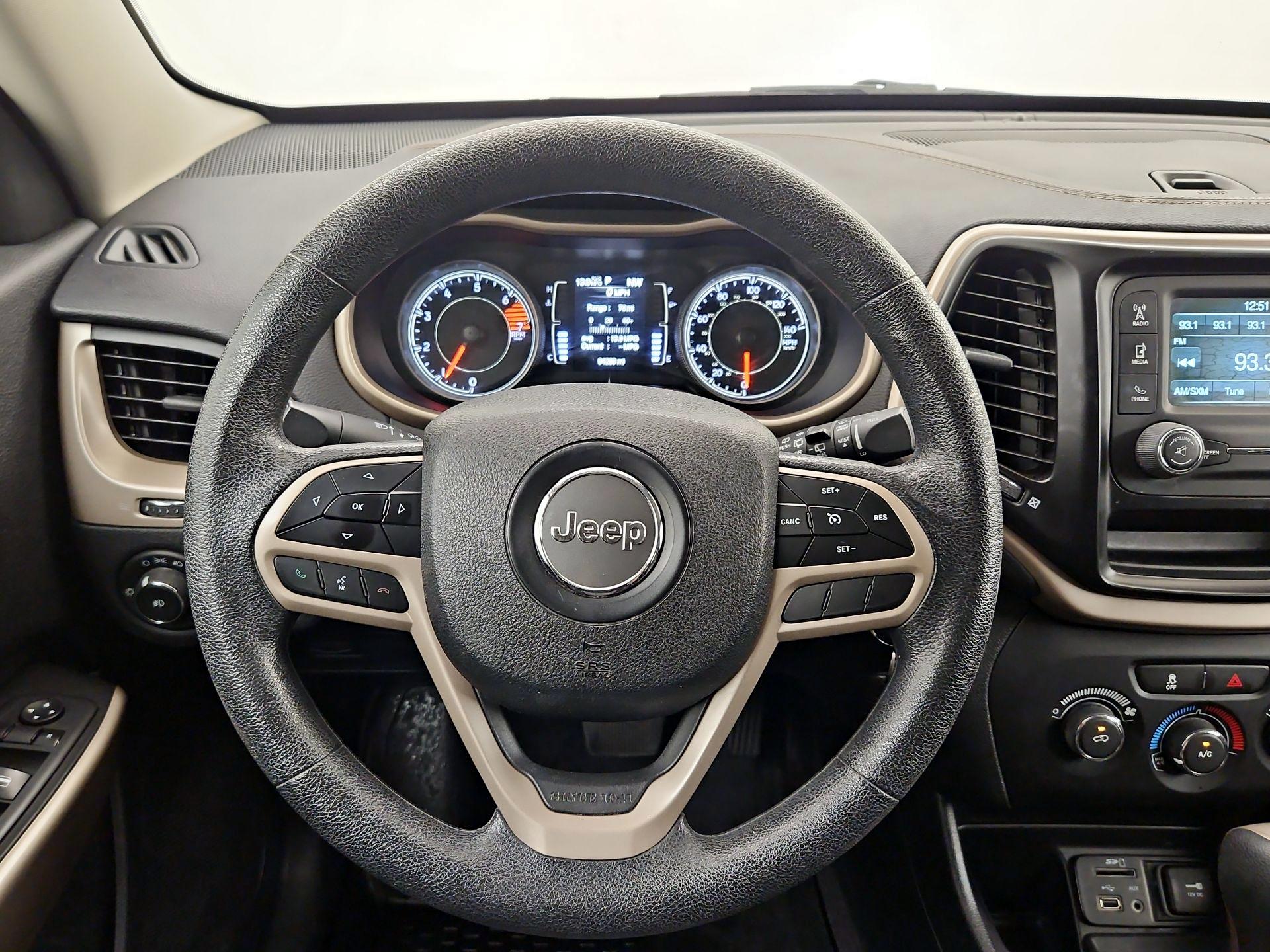 Thumbnail: 2018 Jeep Cherokee - 10