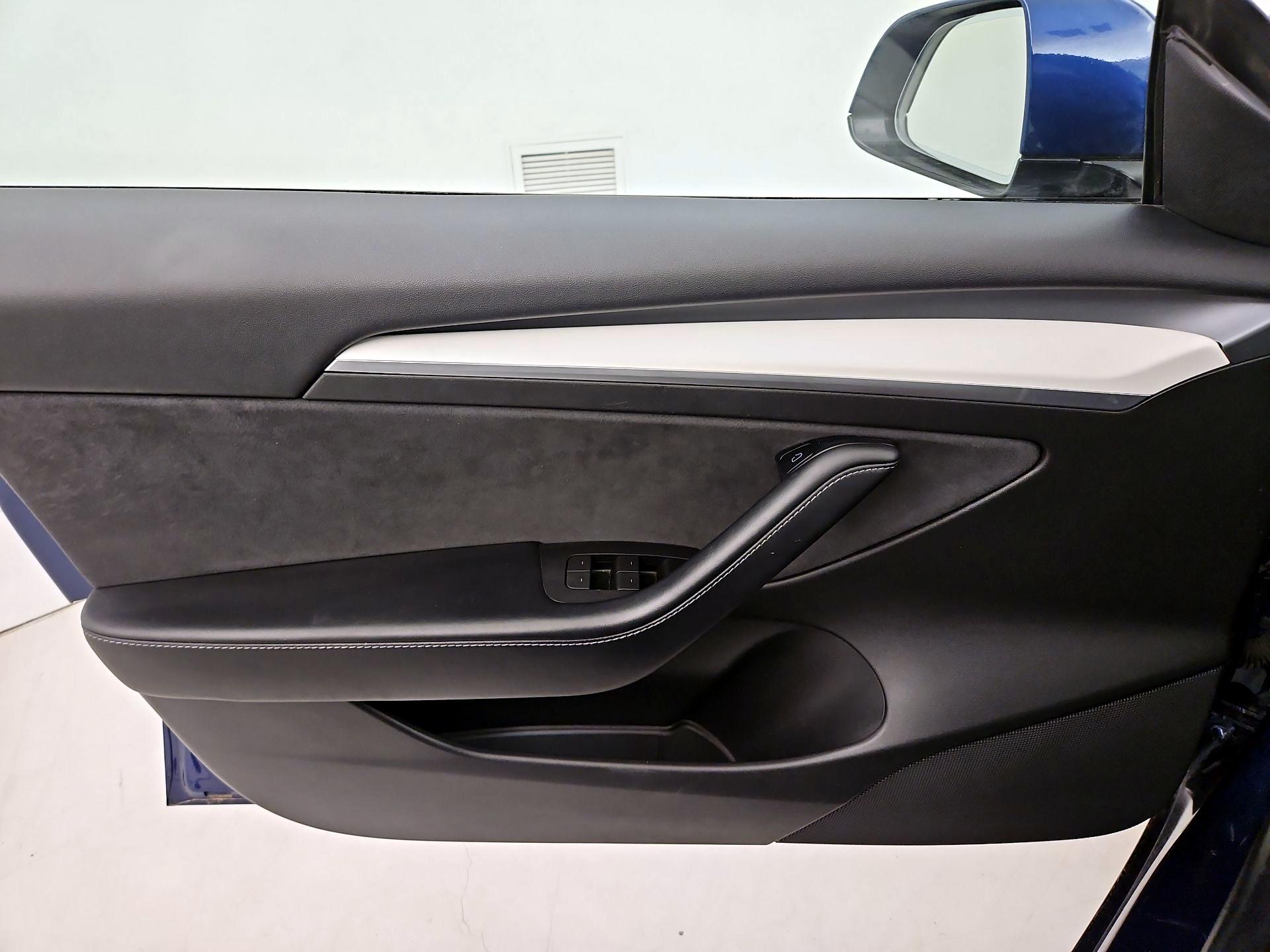 Thumbnail: 2022 Tesla Model 3 - 12