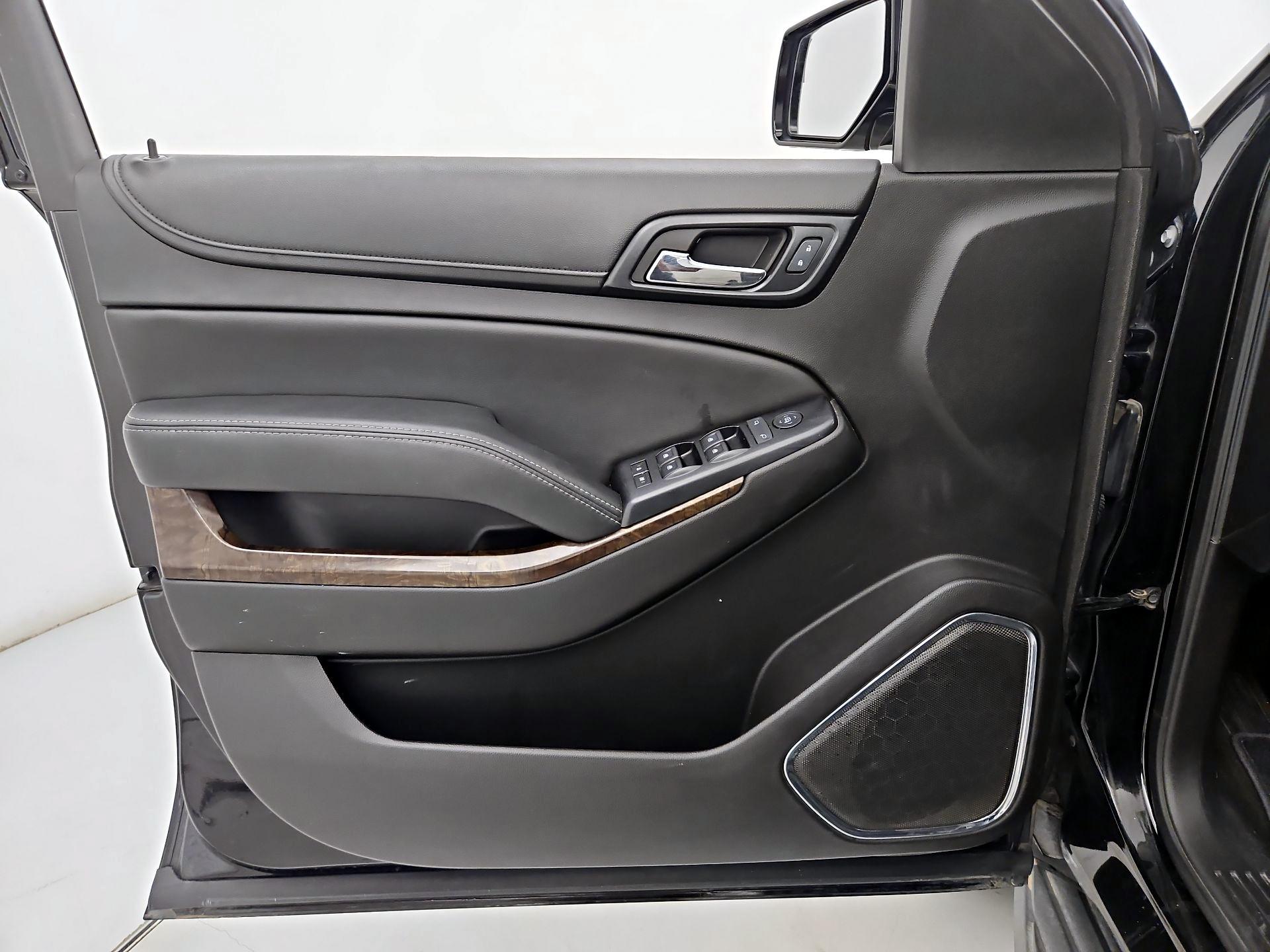Thumbnail: 2017 Chevrolet Tahoe - 12