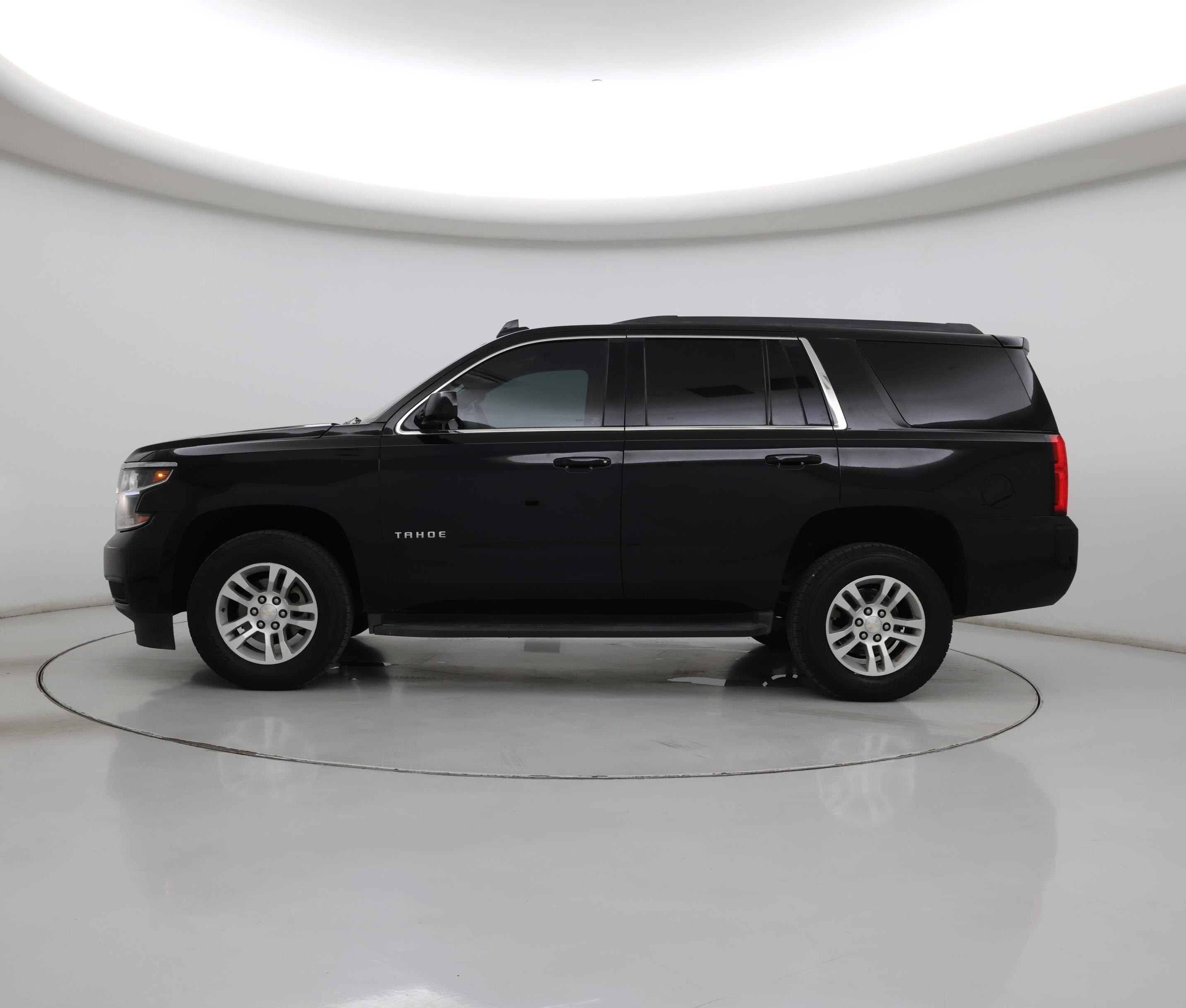 Thumbnail: 2017 Chevrolet Tahoe - 3