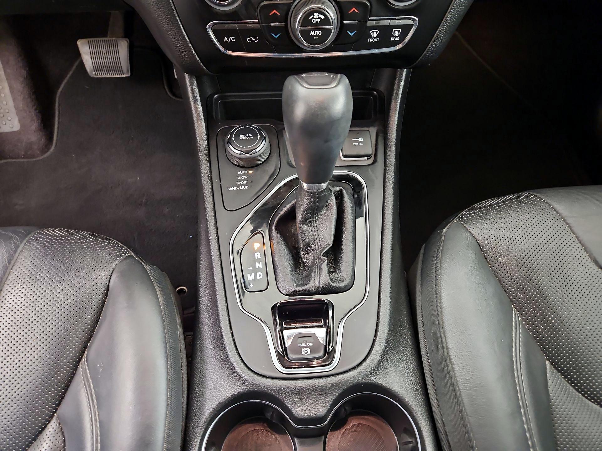Thumbnail: 2019 Jeep Cherokee - 17