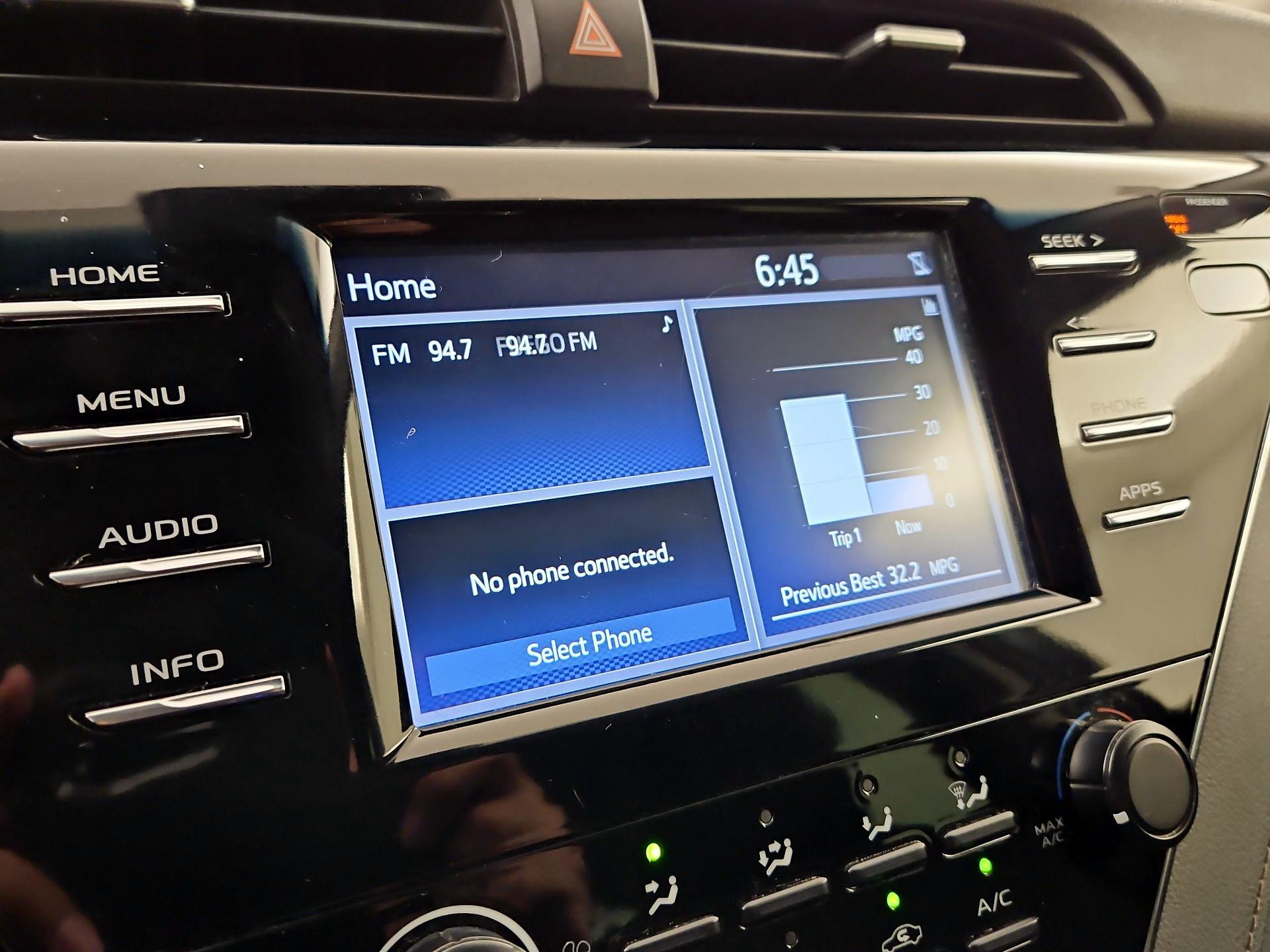 Thumbnail: 2018 Toyota Camry - 15