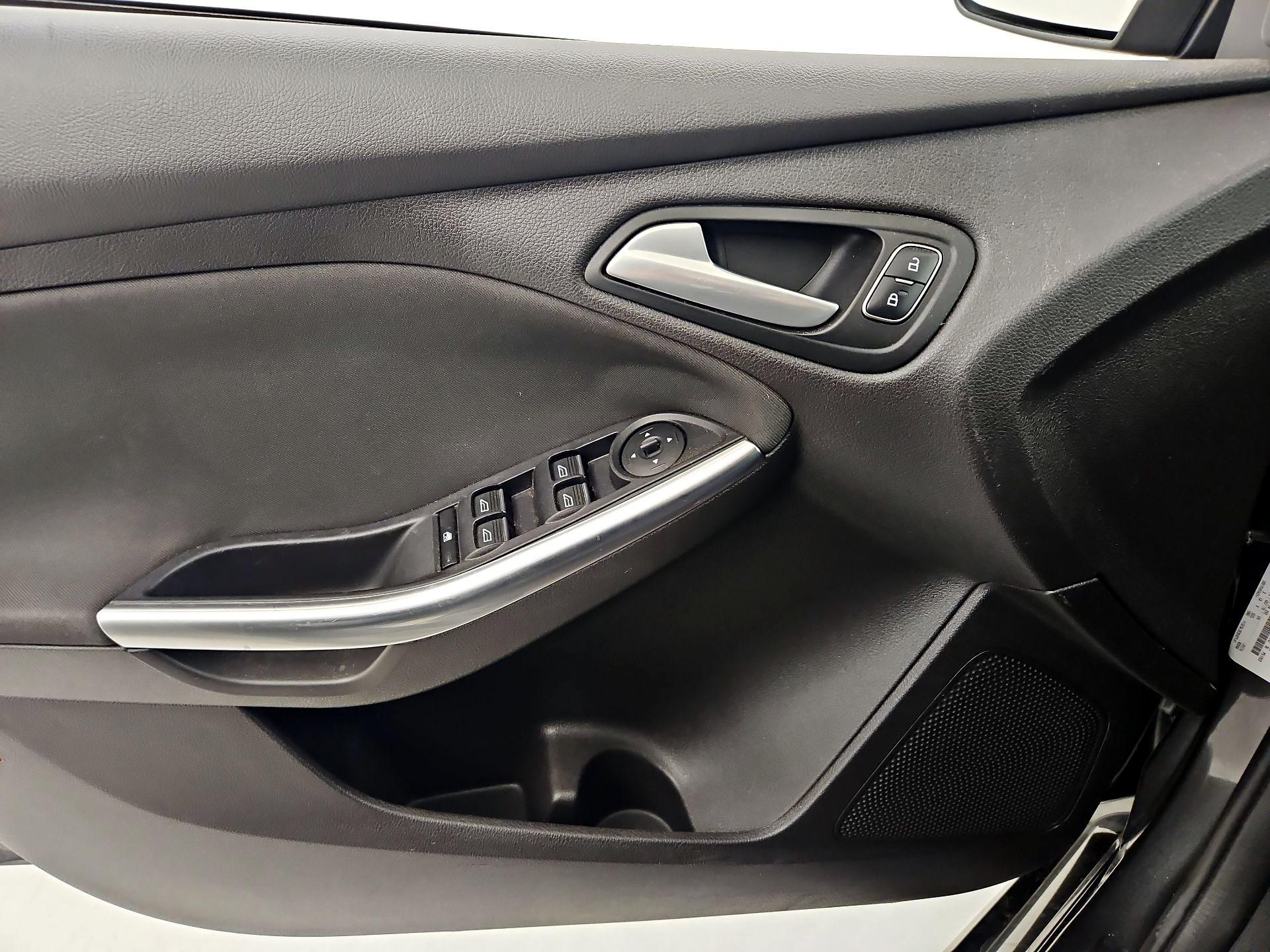Thumbnail: 2017 Ford Focus - 12