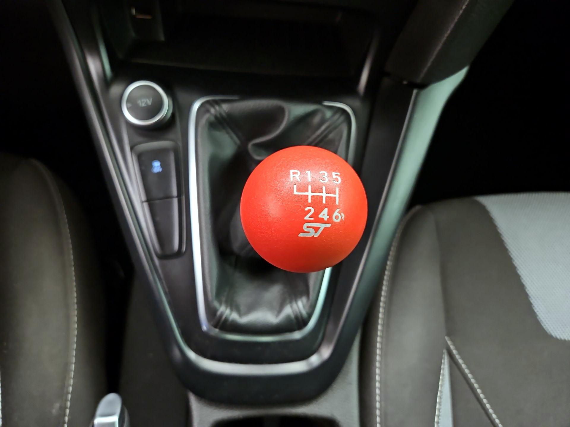 Thumbnail: 2017 Ford Focus - 17