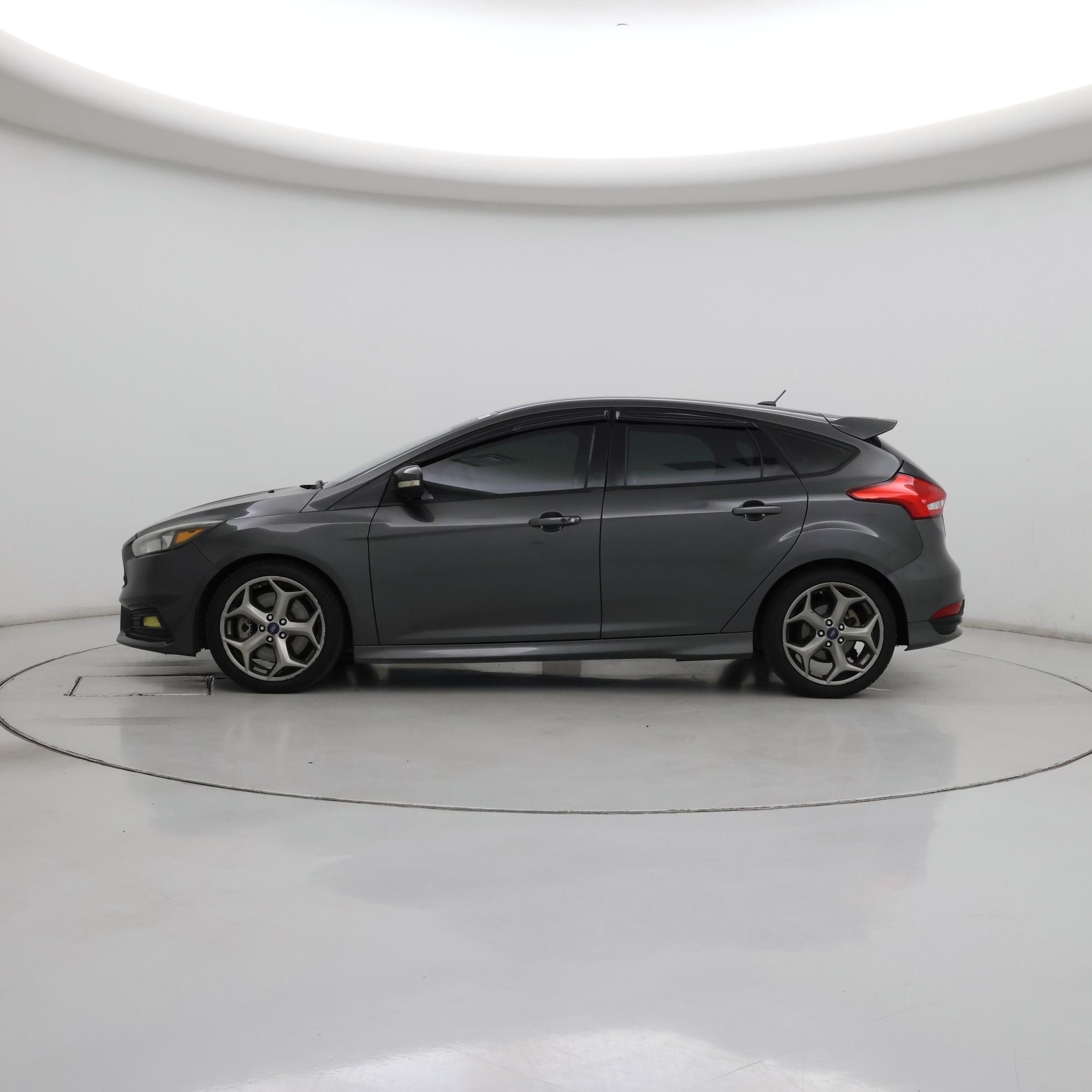 Thumbnail: 2017 Ford Focus - 3