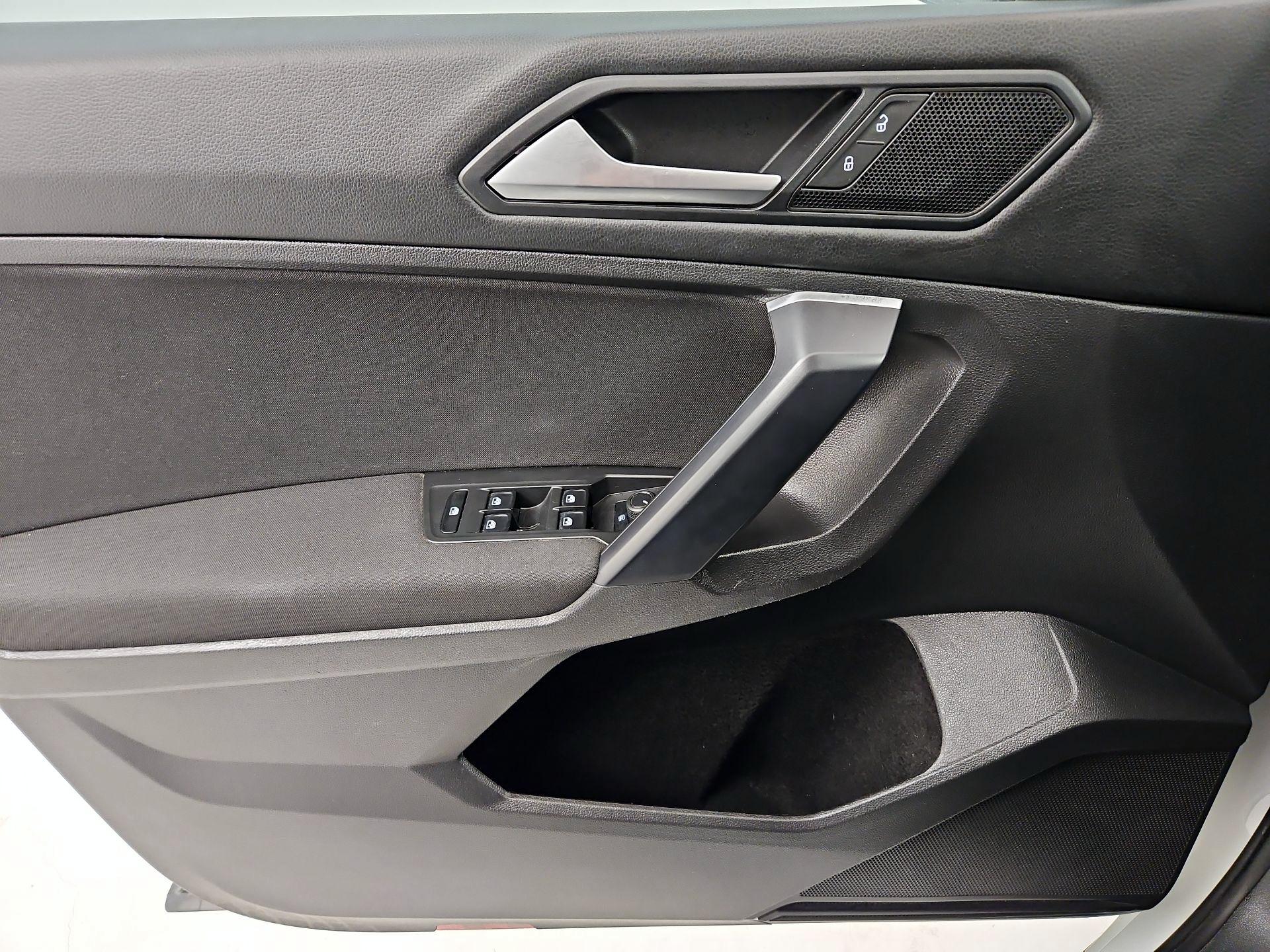 Thumbnail: 2021 Volkswagen Tiguan - 12