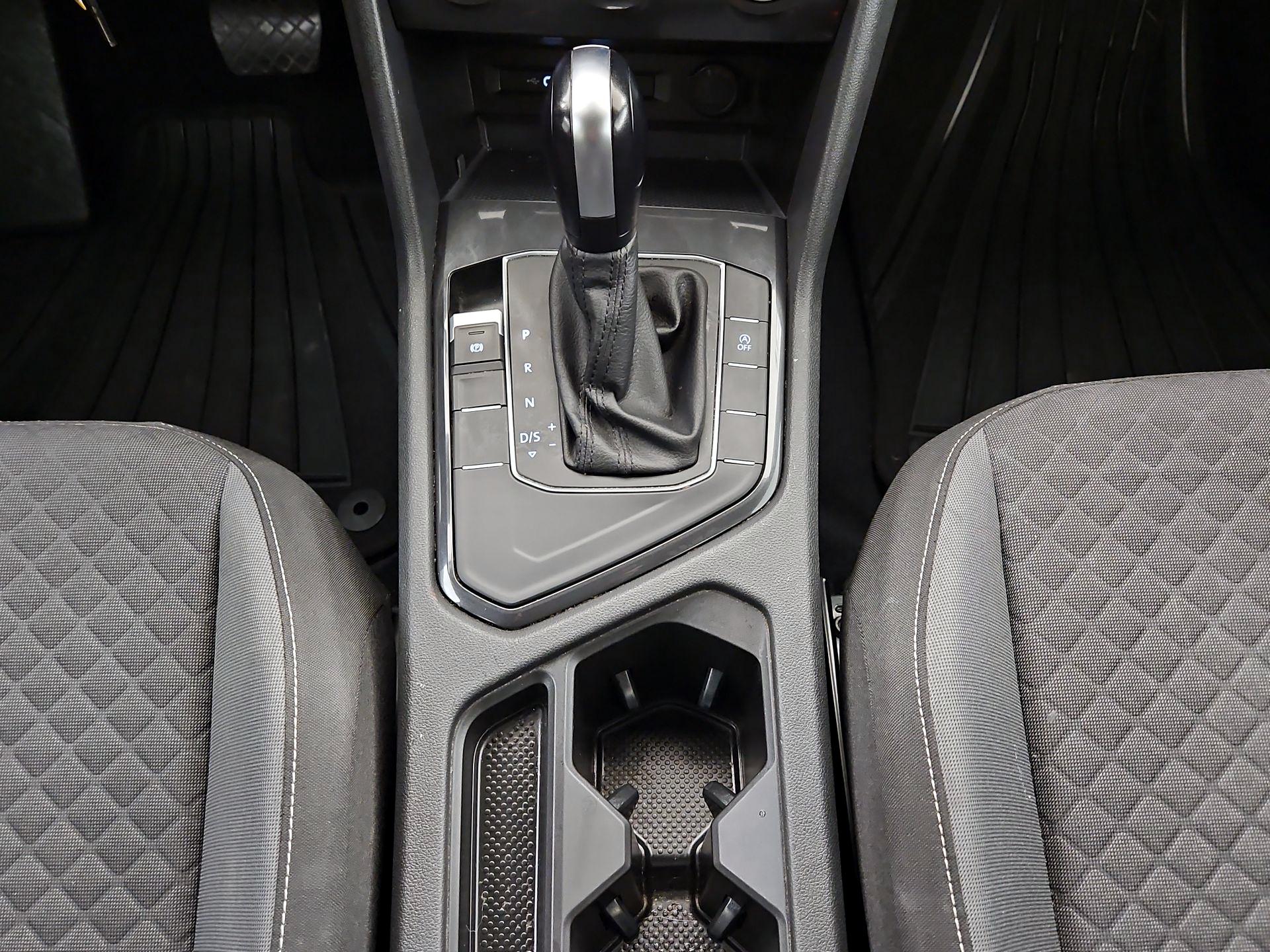Thumbnail: 2021 Volkswagen Tiguan - 17