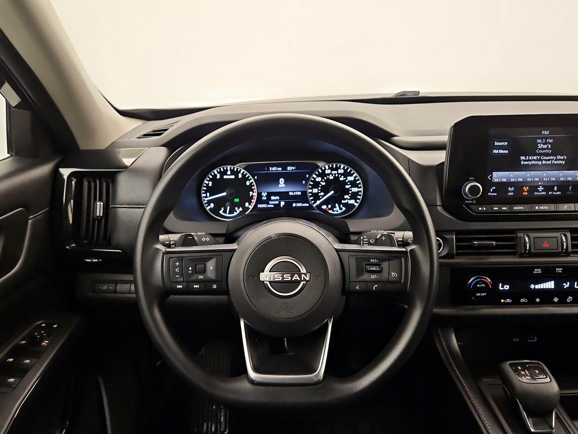 Thumbnail: 2023 Nissan Pathfinder - 10