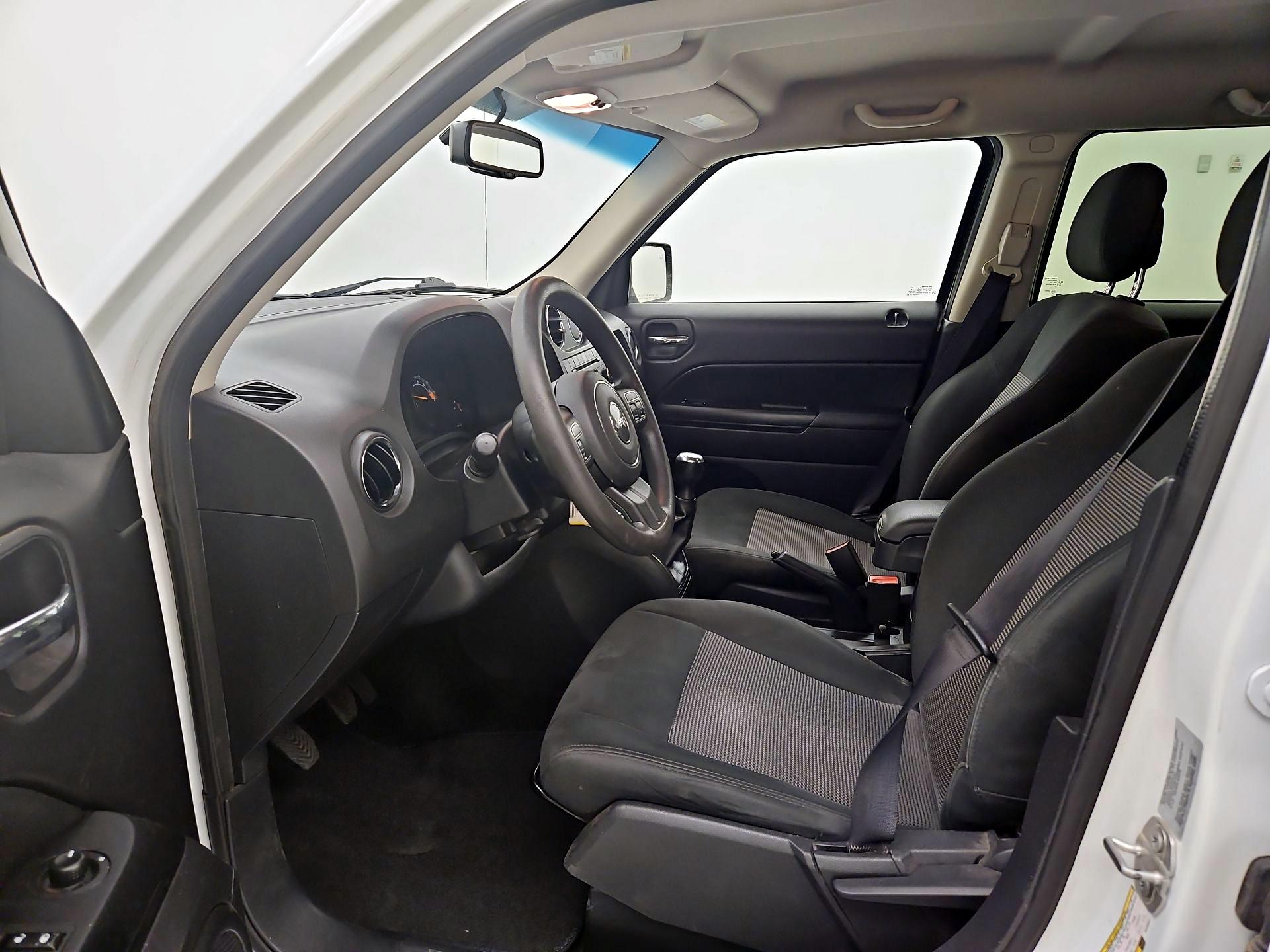 Thumbnail: 2016 Jeep Patriot - 11