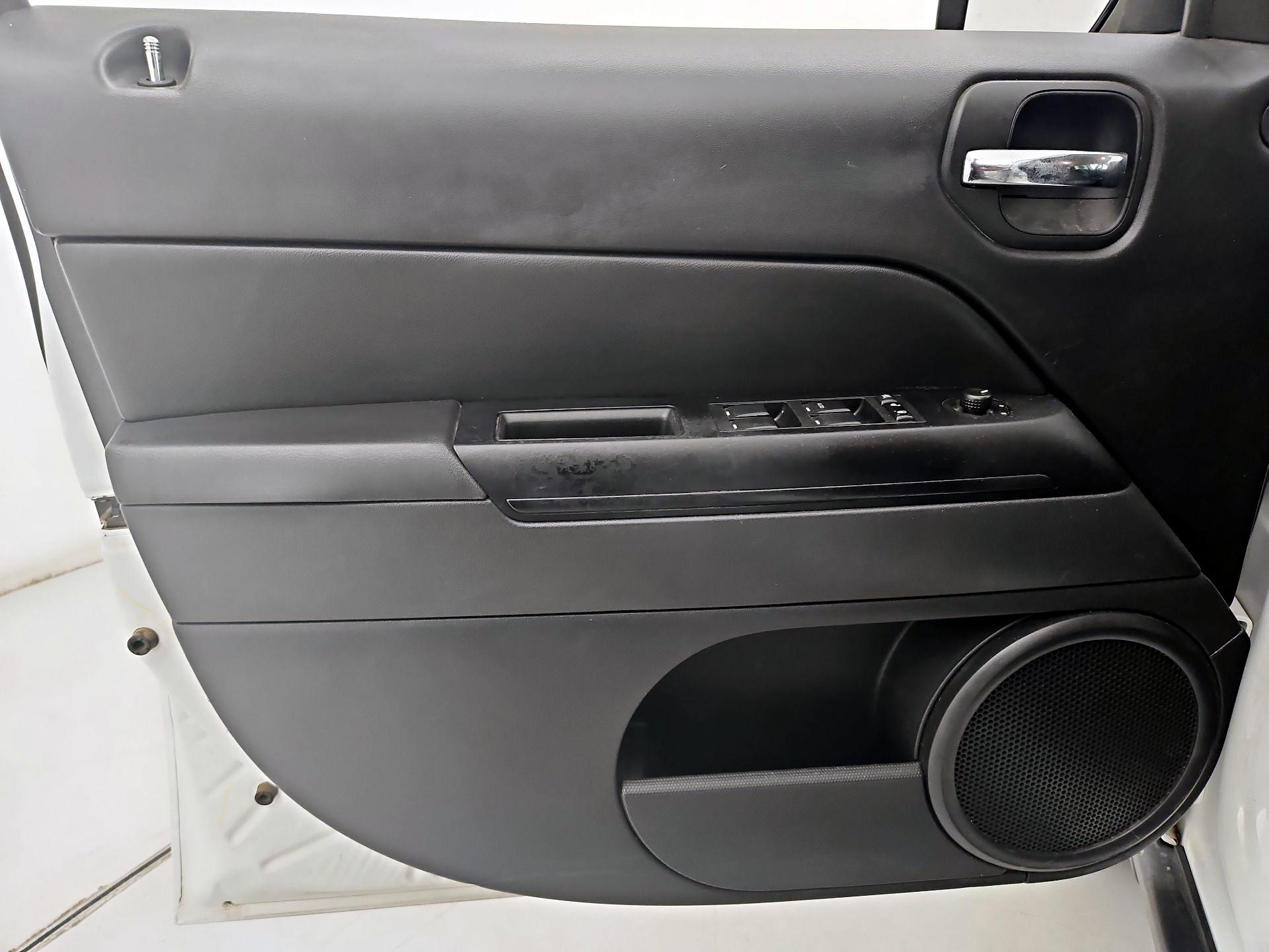 Thumbnail: 2016 Jeep Patriot - 12