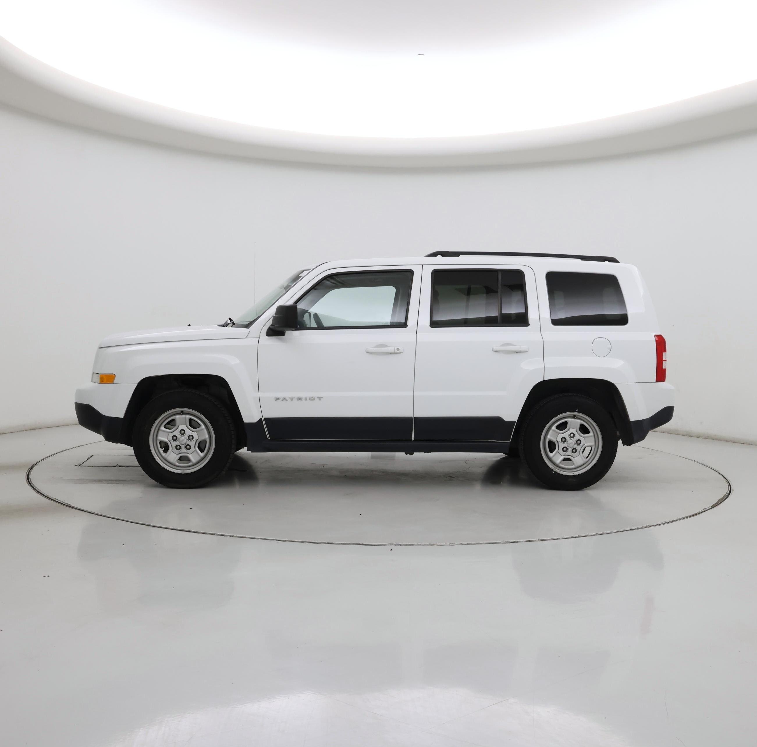 Thumbnail: 2016 Jeep Patriot - 3