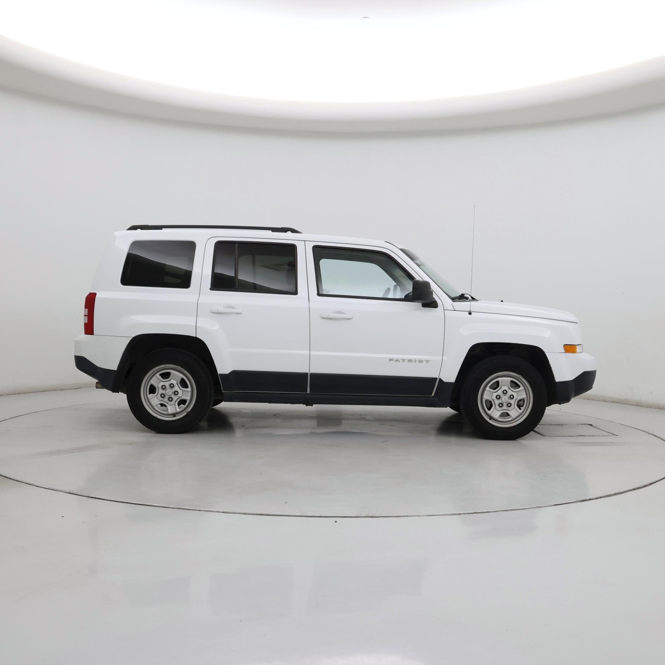 Thumbnail: 2016 Jeep Patriot - 7