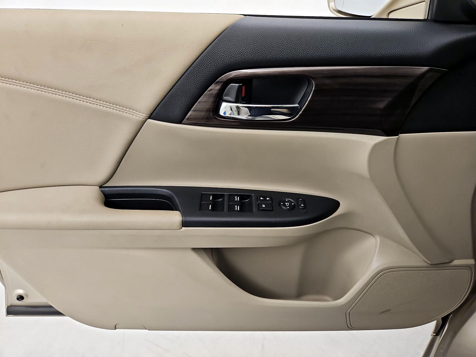 Thumbnail: 2016 Honda Accord - 12
