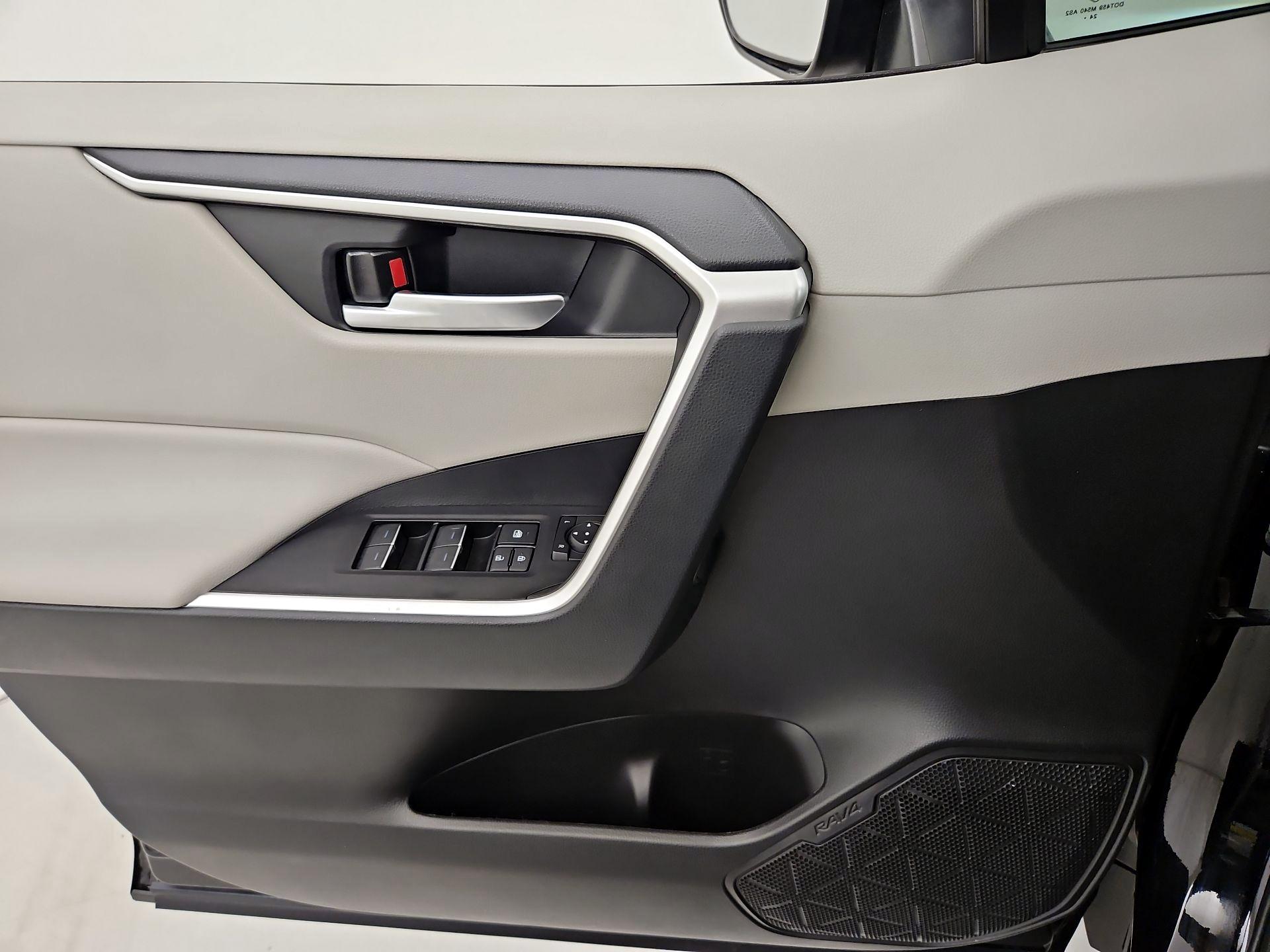 Thumbnail: 2025 Toyota RAV4 - 12