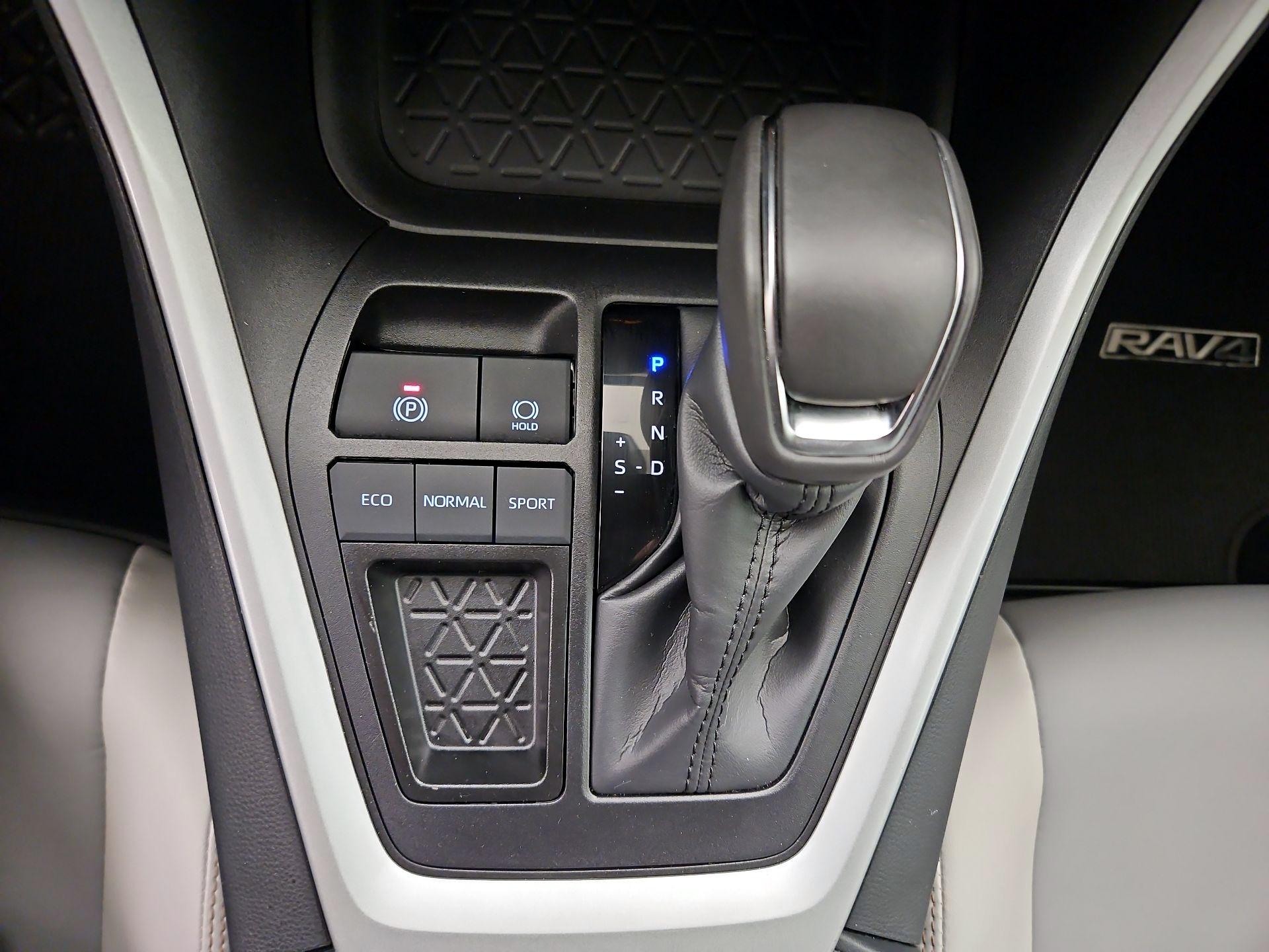 Thumbnail: 2025 Toyota RAV4 - 17