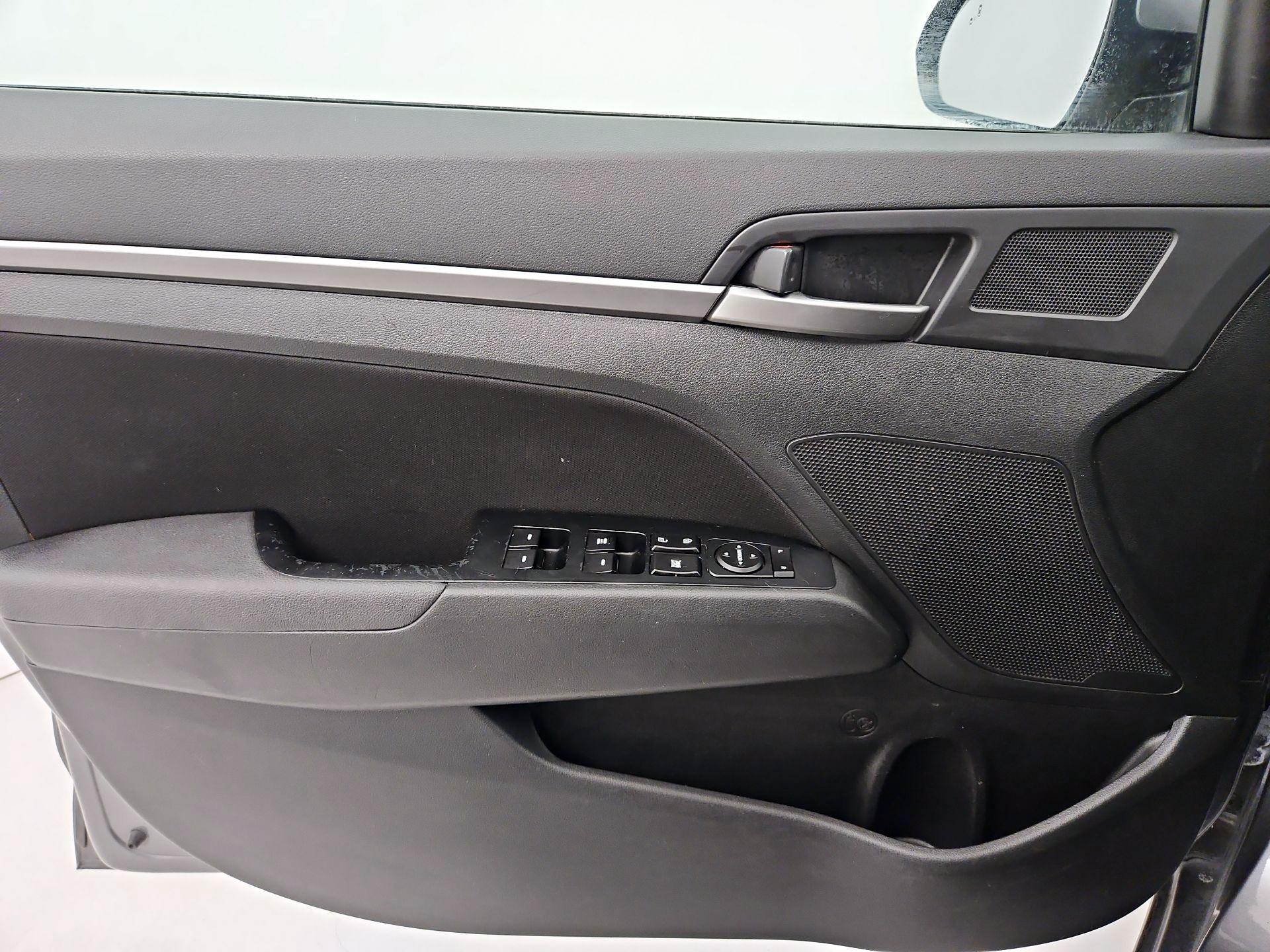 Thumbnail: 2018 Hyundai Elantra - 12