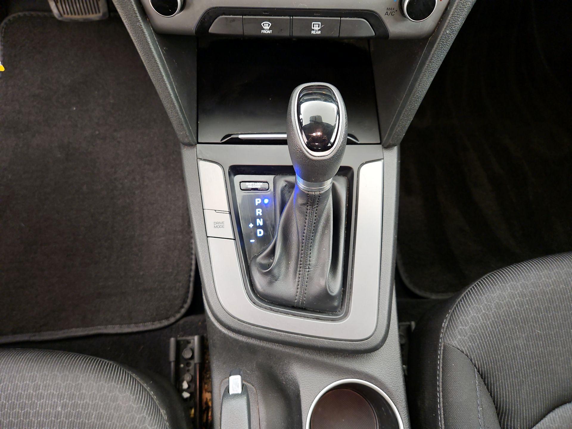 Thumbnail: 2018 Hyundai Elantra - 17