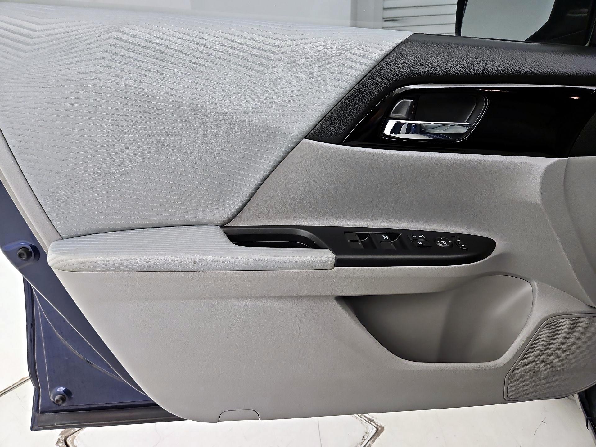 Thumbnail: 2017 Honda Accord - 12