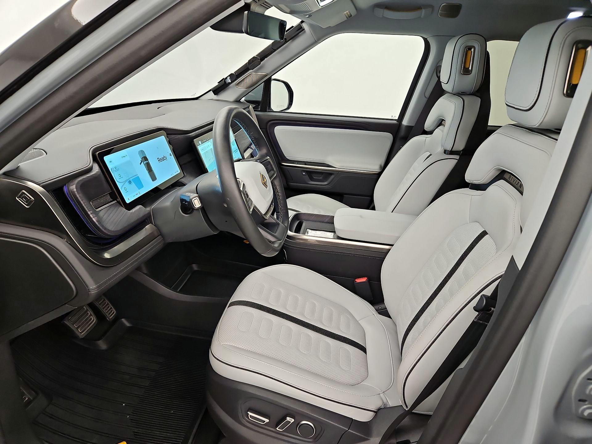 Thumbnail: 2025 Rivian R1T - 11