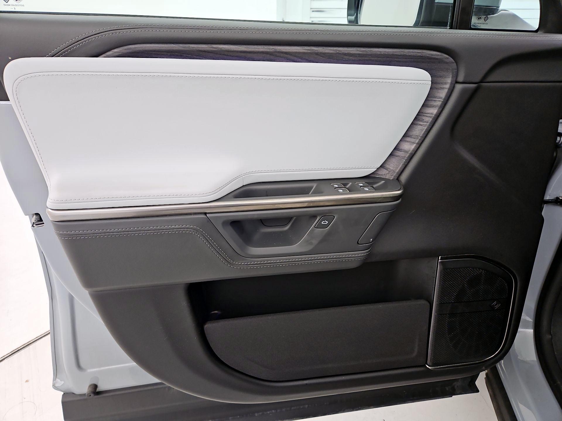 Thumbnail: 2025 Rivian R1T - 12