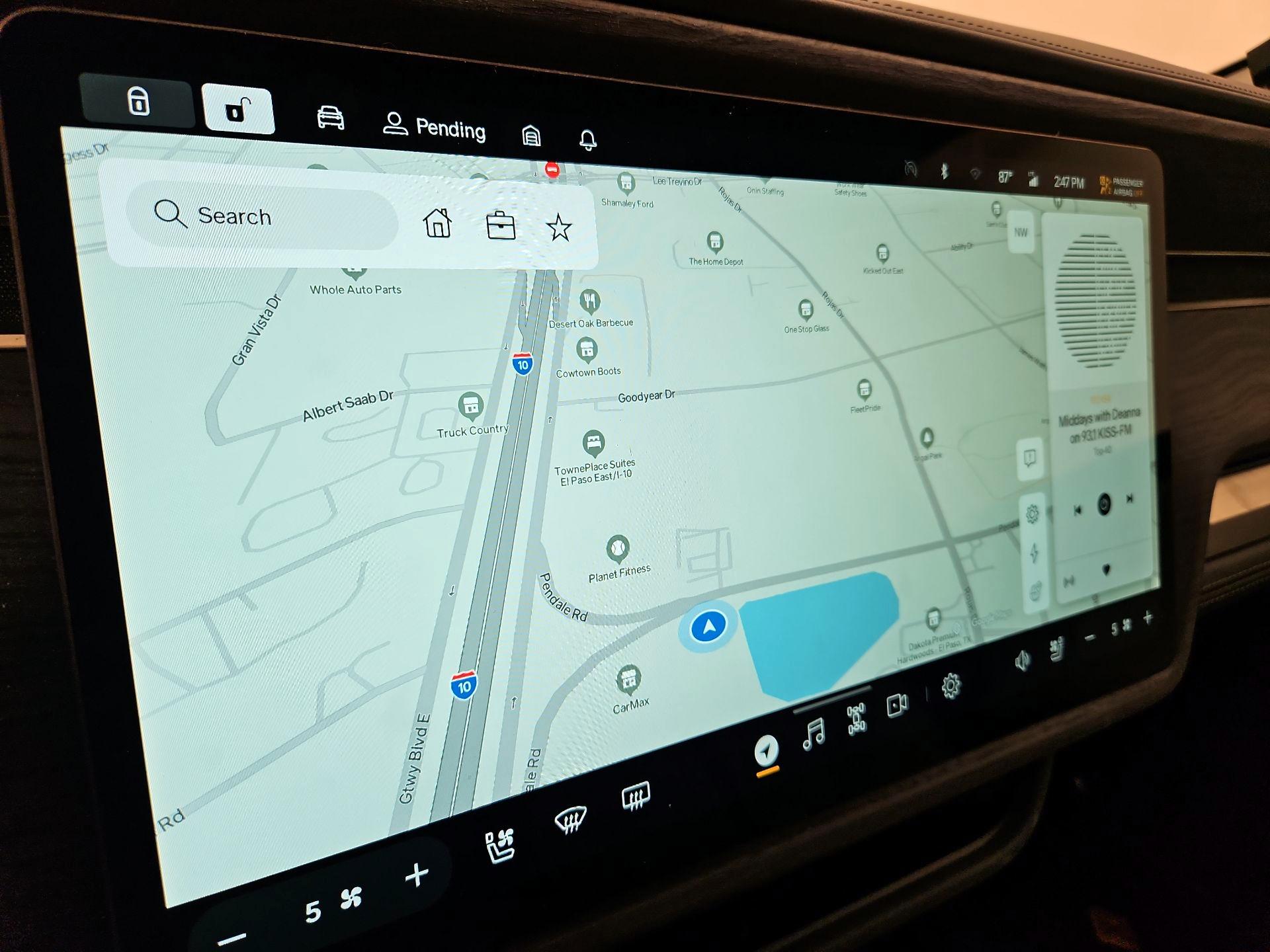 Thumbnail: 2025 Rivian R1T - 13