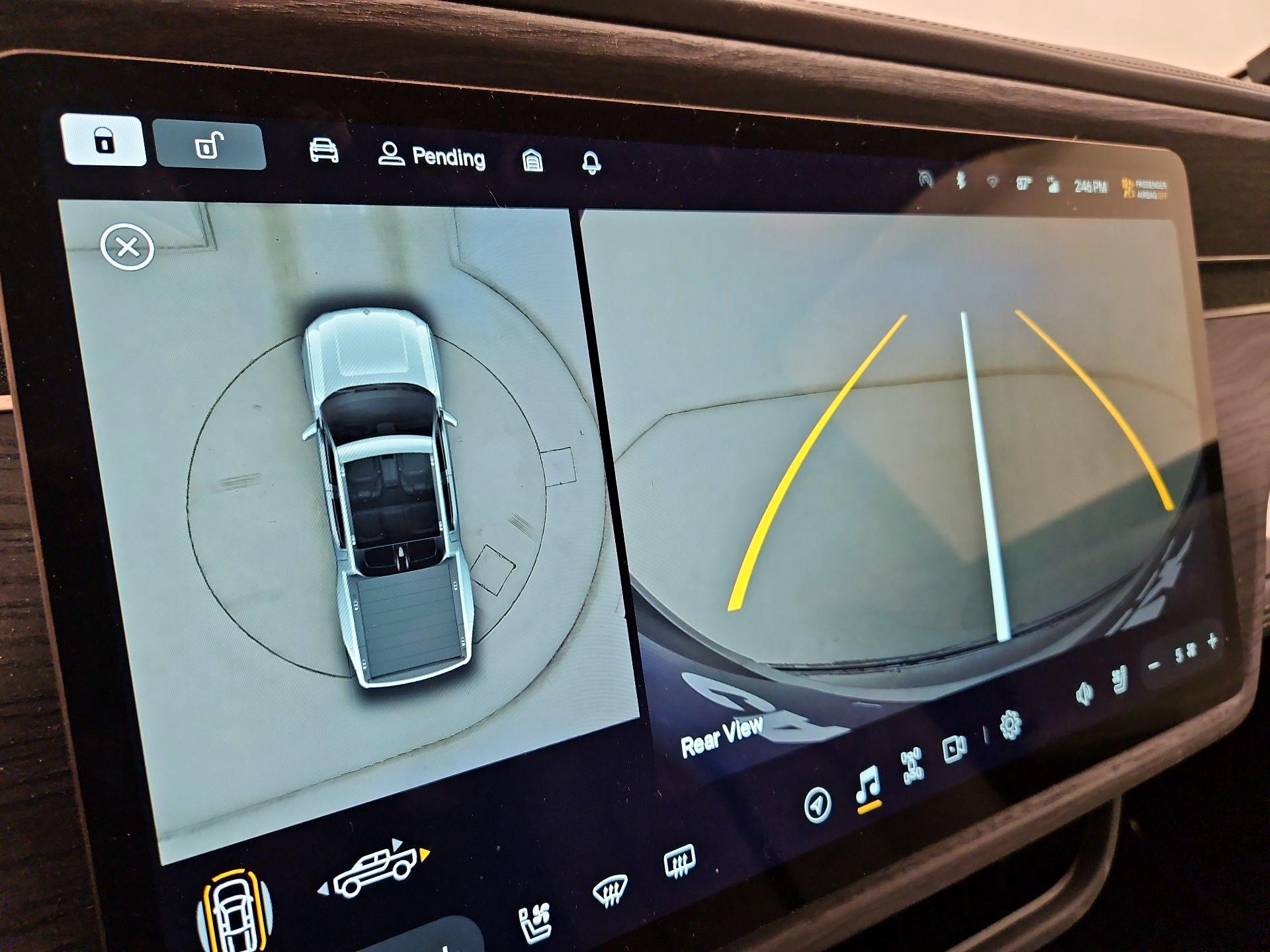 Thumbnail: 2025 Rivian R1T - 14